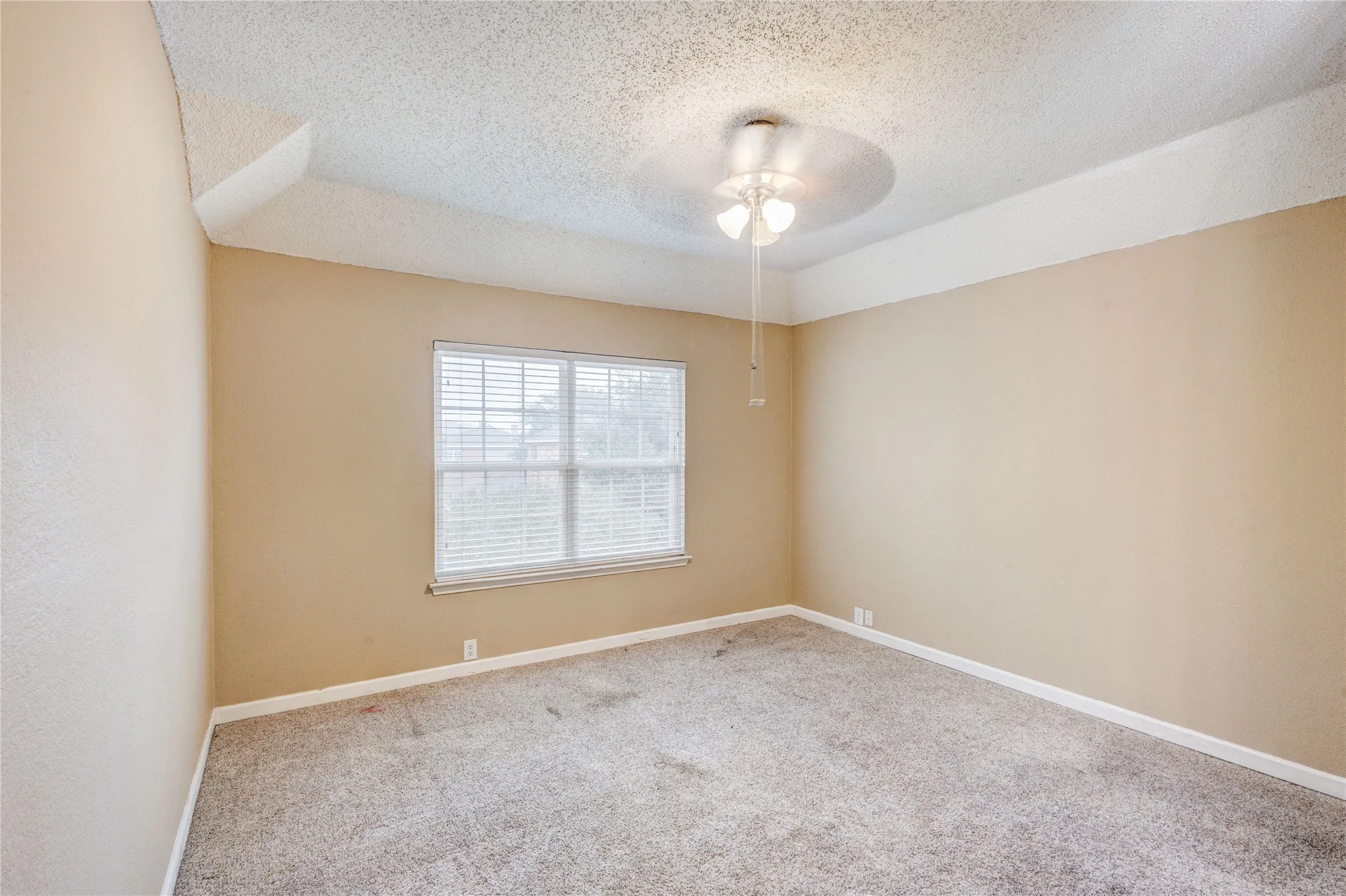 Single Family Residence For Sale in Tarrant County , 1036 Cottonbelt Drive, Saginaw, Texas 76131, 4 Bedroom, 4 Bathroom, 2 Garage spaces, 3,130 Sqft, built in 1998, mls#21128252, Real Estate Agent in Saginaw, Homes For Sale in Tarrant county, Homes For Sale in Saginaw, Realtor in Saginaw Texas, Real Estate Brokerage Independent Realty Texas, Luminita Cordes Realtor