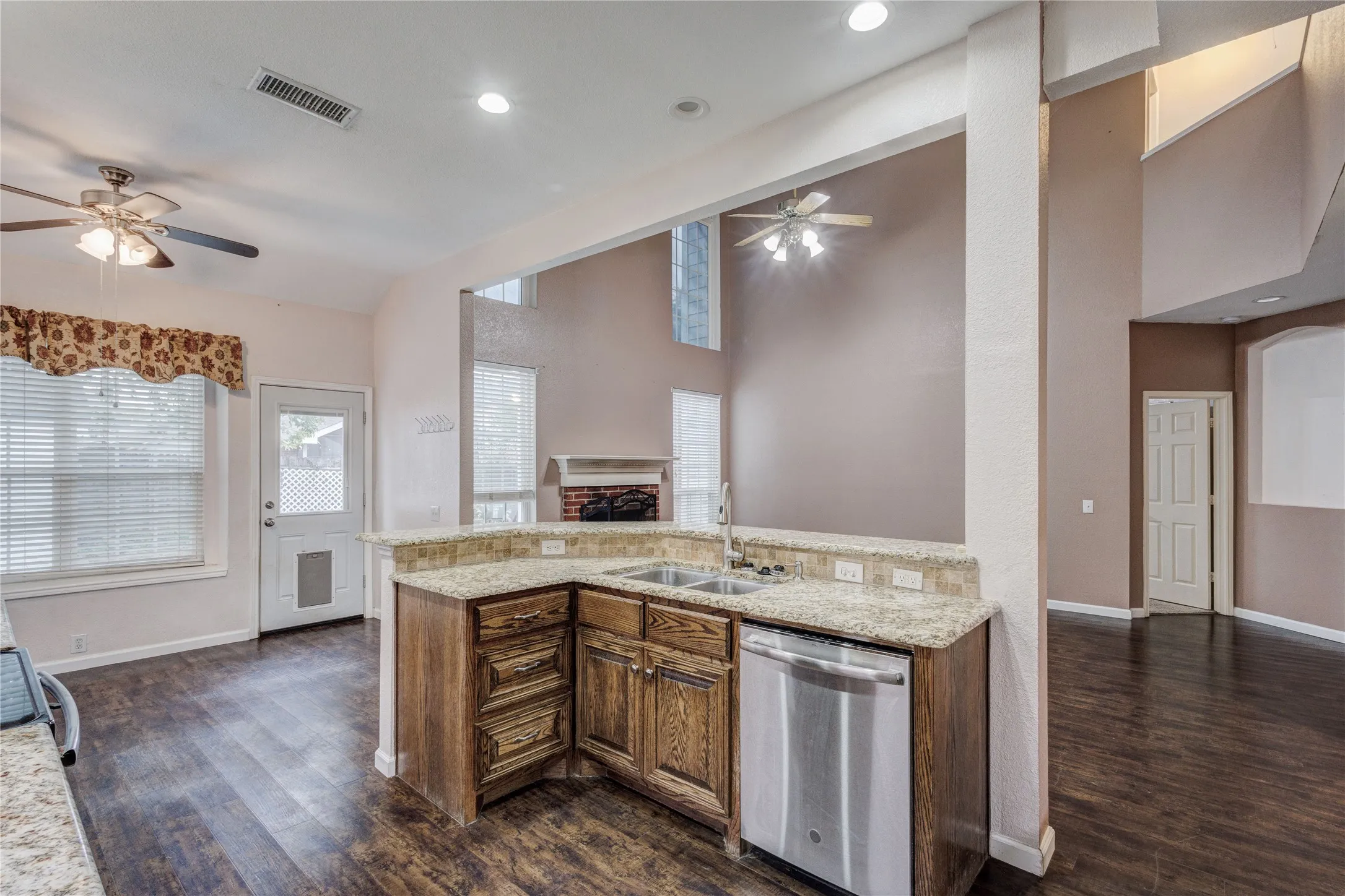 Single Family Residence For Sale in Tarrant County , 1036 Cottonbelt Drive, Saginaw, Texas 76131, 4 Bedroom, 4 Bathroom, 2 Garage spaces, 3,130 Sqft, built in 1998, mls#21128252, Real Estate Agent in Saginaw, Homes For Sale in Tarrant county, Homes For Sale in Saginaw, Realtor in Saginaw Texas, Real Estate Brokerage Independent Realty Texas, Luminita Cordes Realtor