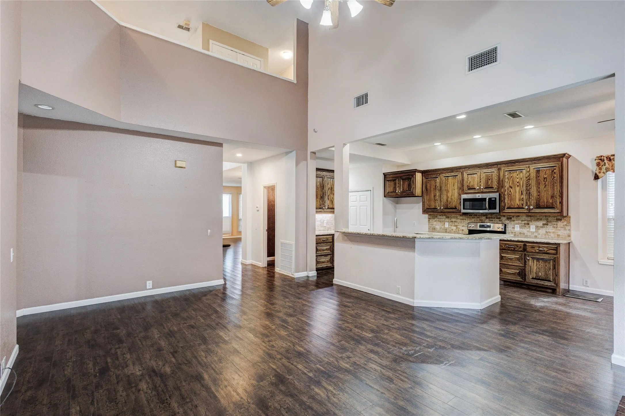 Single Family Residence For Sale in Tarrant County , 1036 Cottonbelt Drive, Saginaw, Texas 76131, 4 Bedroom, 4 Bathroom, 2 Garage spaces, 3,130 Sqft, built in 1998, mls#21128252, Real Estate Agent in Saginaw, Homes For Sale in Tarrant county, Homes For Sale in Saginaw, Realtor in Saginaw Texas, Real Estate Brokerage Independent Realty Texas, Luminita Cordes Realtor