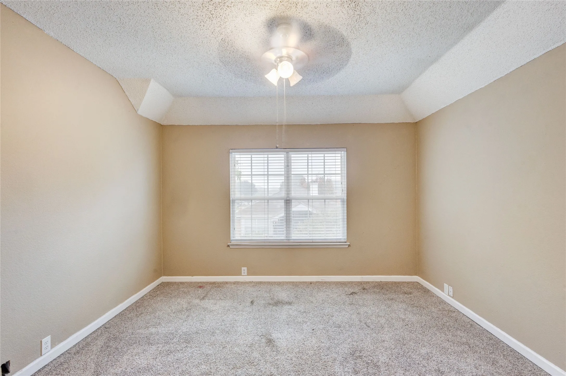 Single Family Residence For Sale in Tarrant County , 1036 Cottonbelt Drive, Saginaw, Texas 76131, 4 Bedroom, 4 Bathroom, 2 Garage spaces, 3,130 Sqft, built in 1998, mls#21128252, Real Estate Agent in Saginaw, Homes For Sale in Tarrant county, Homes For Sale in Saginaw, Realtor in Saginaw Texas, Real Estate Brokerage Independent Realty Texas, Luminita Cordes Realtor