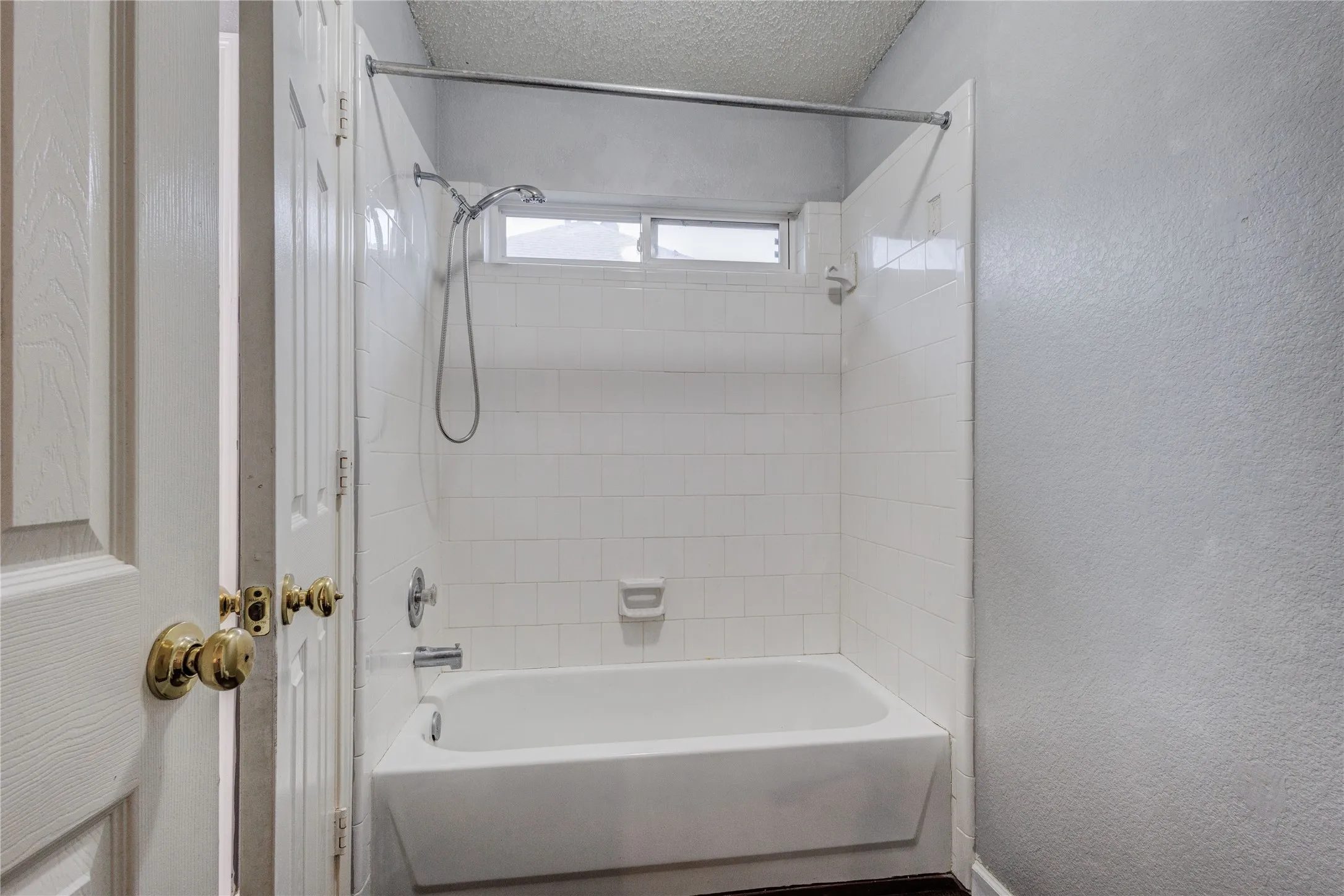 Single Family Residence For Sale in Tarrant County , 1036 Cottonbelt Drive, Saginaw, Texas 76131, 4 Bedroom, 4 Bathroom, 2 Garage spaces, 3,130 Sqft, built in 1998, mls#21128252, Real Estate Agent in Saginaw, Homes For Sale in Tarrant county, Homes For Sale in Saginaw, Realtor in Saginaw Texas, Real Estate Brokerage Independent Realty Texas, Luminita Cordes Realtor