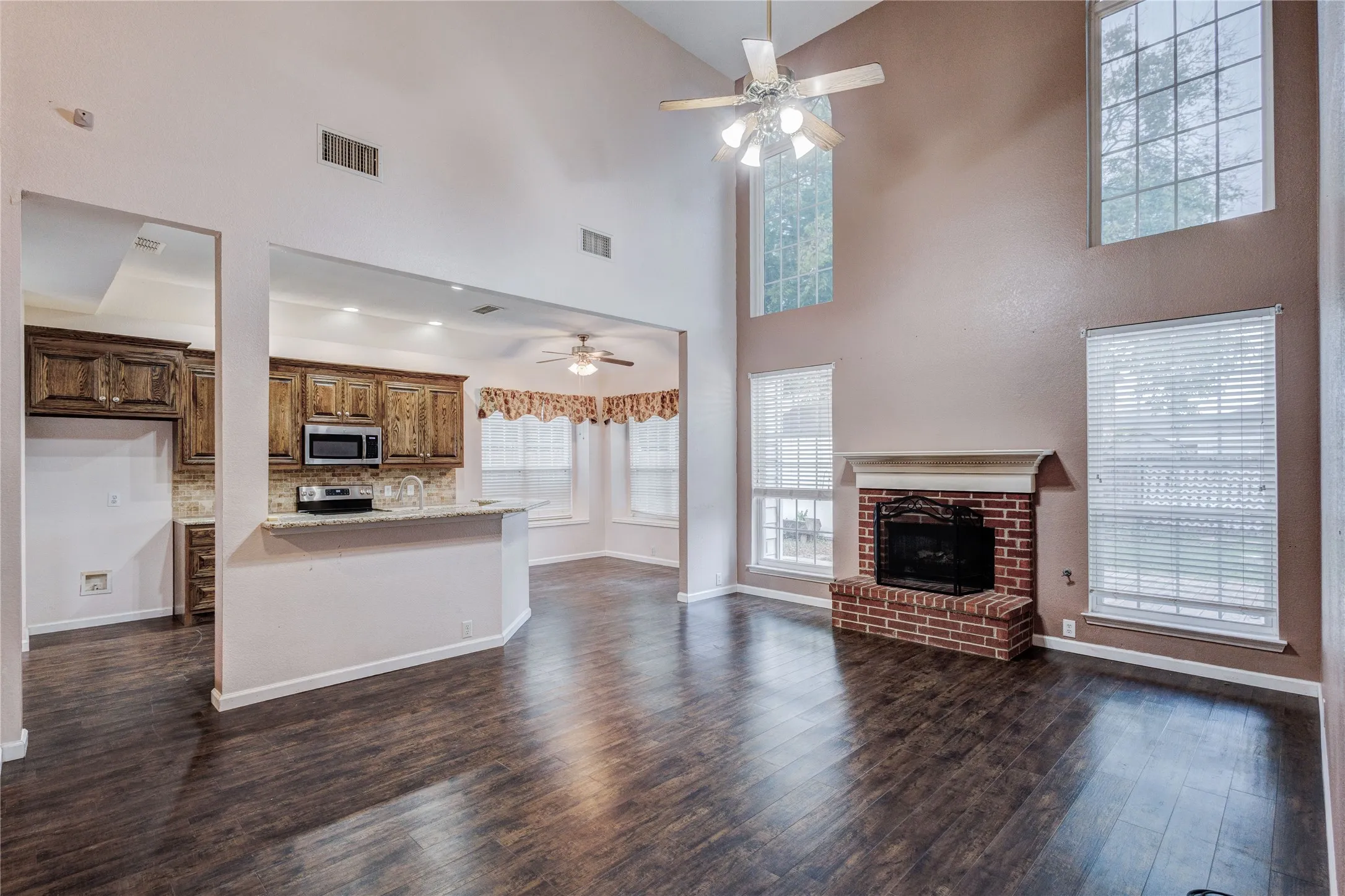 Single Family Residence For Sale in Tarrant County , 1036 Cottonbelt Drive, Saginaw, Texas 76131, 4 Bedroom, 4 Bathroom, 2 Garage spaces, 3,130 Sqft, built in 1998, mls#21128252, Real Estate Agent in Saginaw, Homes For Sale in Tarrant county, Homes For Sale in Saginaw, Realtor in Saginaw Texas, Real Estate Brokerage Independent Realty Texas, Luminita Cordes Realtor