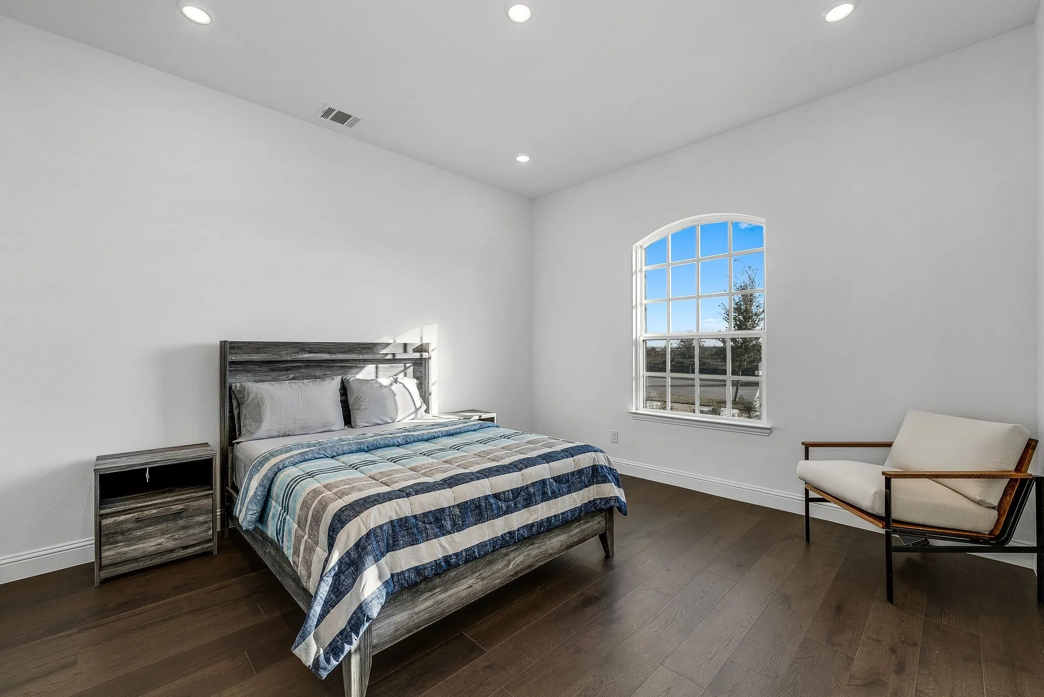 Single Family Residence For Sale in Denton County , 13630 Colony Mews, Frisco, Texas 75033, 4 Bedroom, 3 Bathroom, 2 Garage spaces, 2,659 Sqft, built in 2024, Preowned, mls#21120370, Real Estate Agent in Frisco, Homes For Sale in Denton county, Homes For Sale in Frisco, Realtor in Frisco Texas, Real Estate Brokerage Independent Realty Texas, Luminita Cordes Realtor