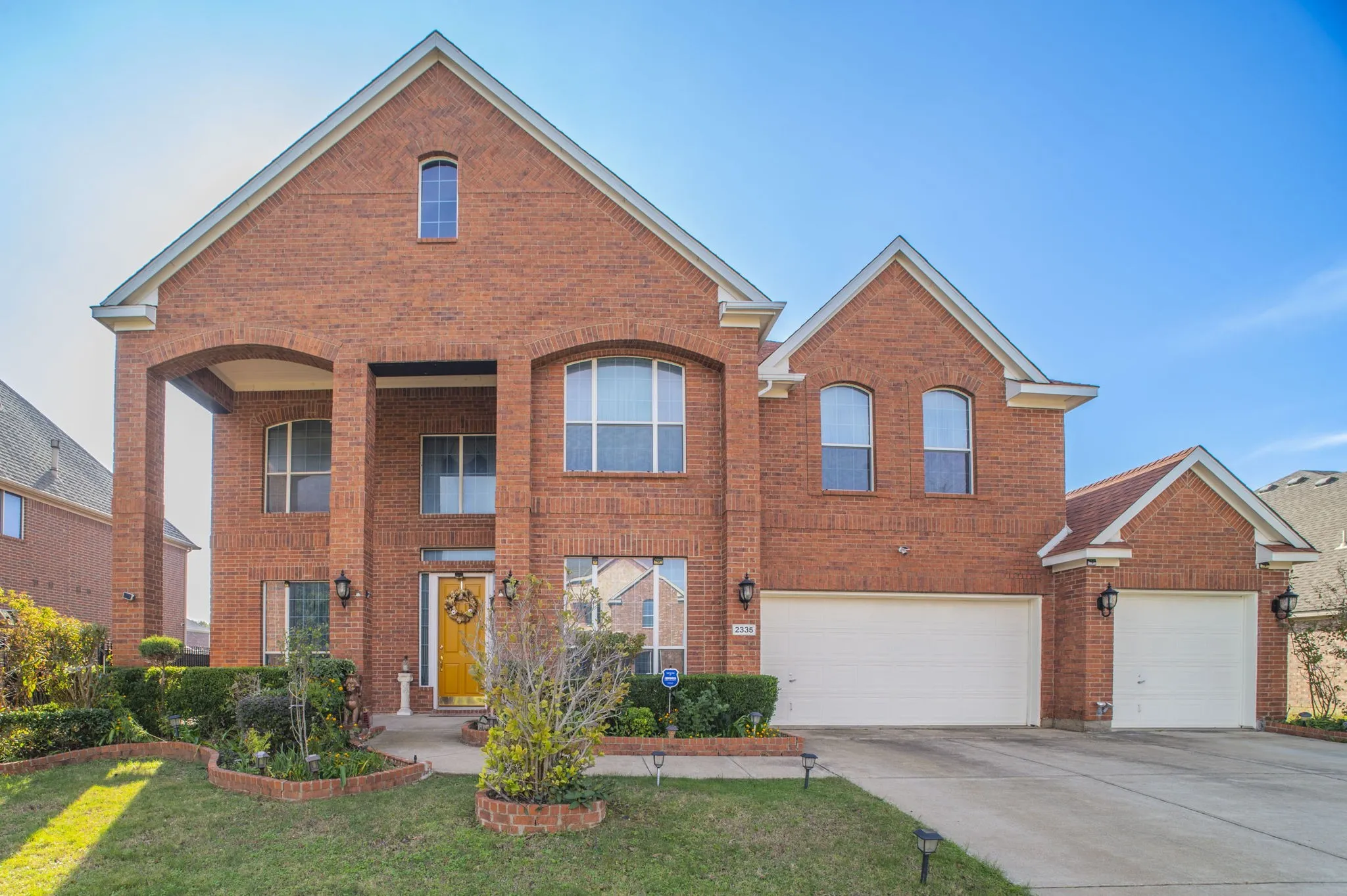 Single Family Residence For Sale in Tarrant County , 2335 Shackleford Trail, Grand Prairie, Texas 75052, 4 Bedrooms, 4 Bathrooms, 3 Garage spaces, 4,037 Sqft, built in 2006, Price $629,900, mls#21128041, Real Estate Agent in Grand Prairie, Homes For Sale in Tarrant county, Homes For Sale in Grand Prairie, Realtor in Grand Prairie Texas, Real Estate Brokerage Independent Realty Texas, Luminita Cordes Realtor