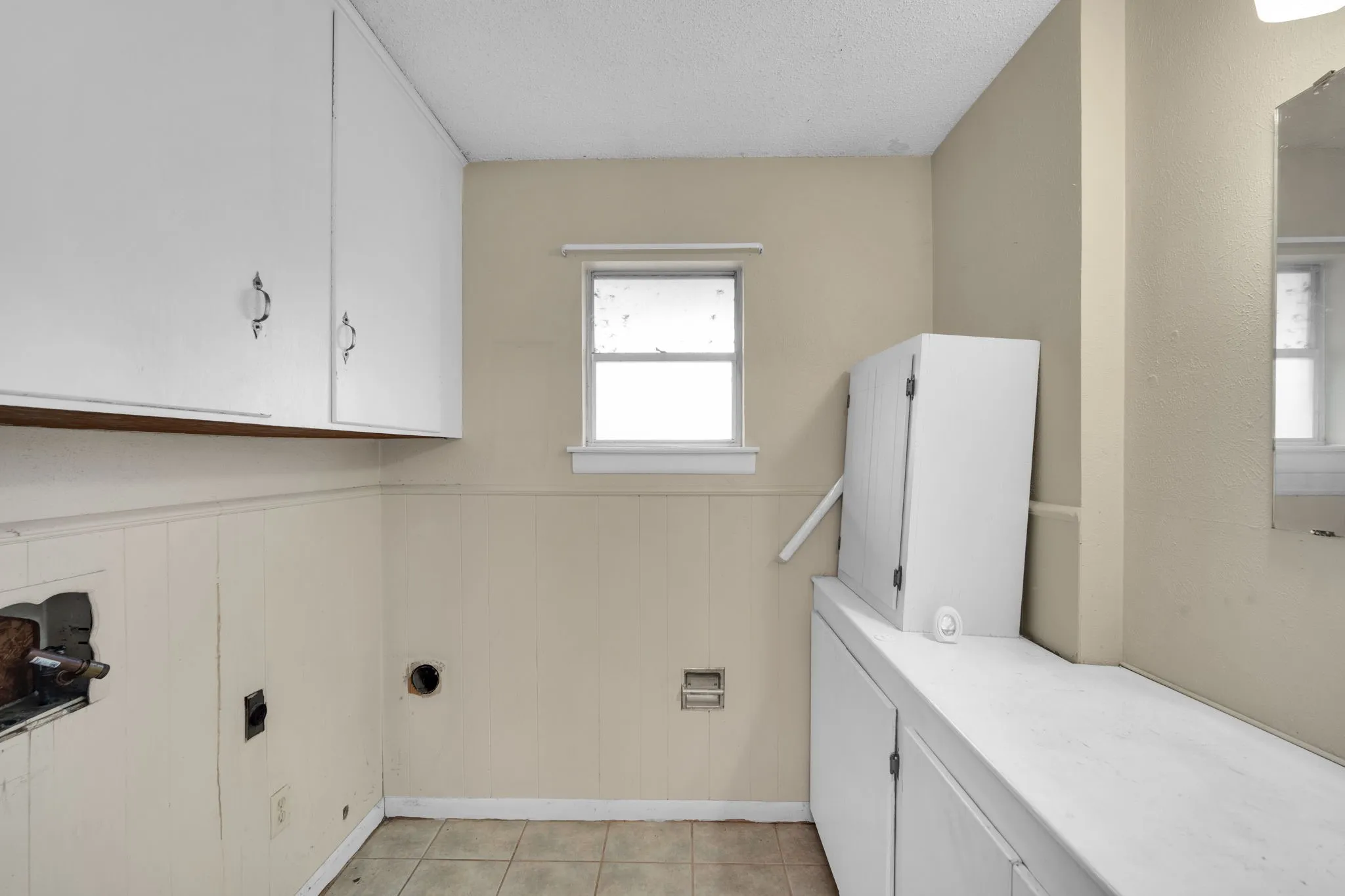 Single Family Residence For Sale in Tarrant County , 1320 Apache Street, Arlington, Texas 76012, 3 Bedroom, 2 Bathroom, 2 Garage spaces, 2,086 Sqft, built in 1964, mls#21128753, Real Estate Agent in Arlington, Homes For Sale in Tarrant county, Homes For Sale in Arlington, Realtor in Arlington Texas, Real Estate Brokerage Independent Realty Texas, Luminita Cordes Realtor