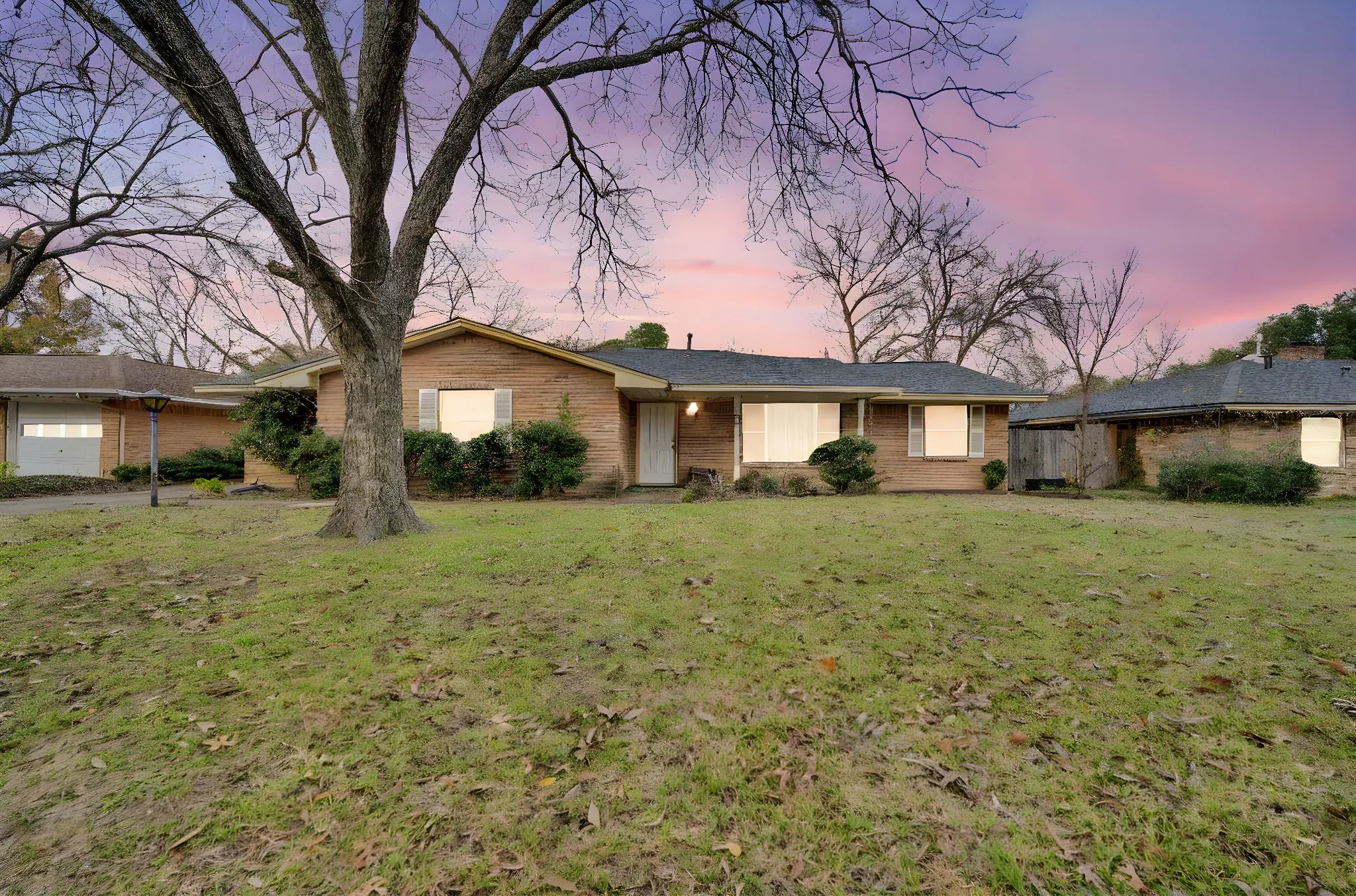 Single Family Residence For Sale in Tarrant County , 1320 Apache Street, Arlington, Texas 76012, 3 Bedroom, 2 Bathroom, 2 Garage spaces, 2,086 Sqft, built in 1964, mls#21128753, Real Estate Agent in Arlington, Homes For Sale in Tarrant county, Homes For Sale in Arlington, Realtor in Arlington Texas, Real Estate Brokerage Independent Realty Texas, Luminita Cordes Realtor