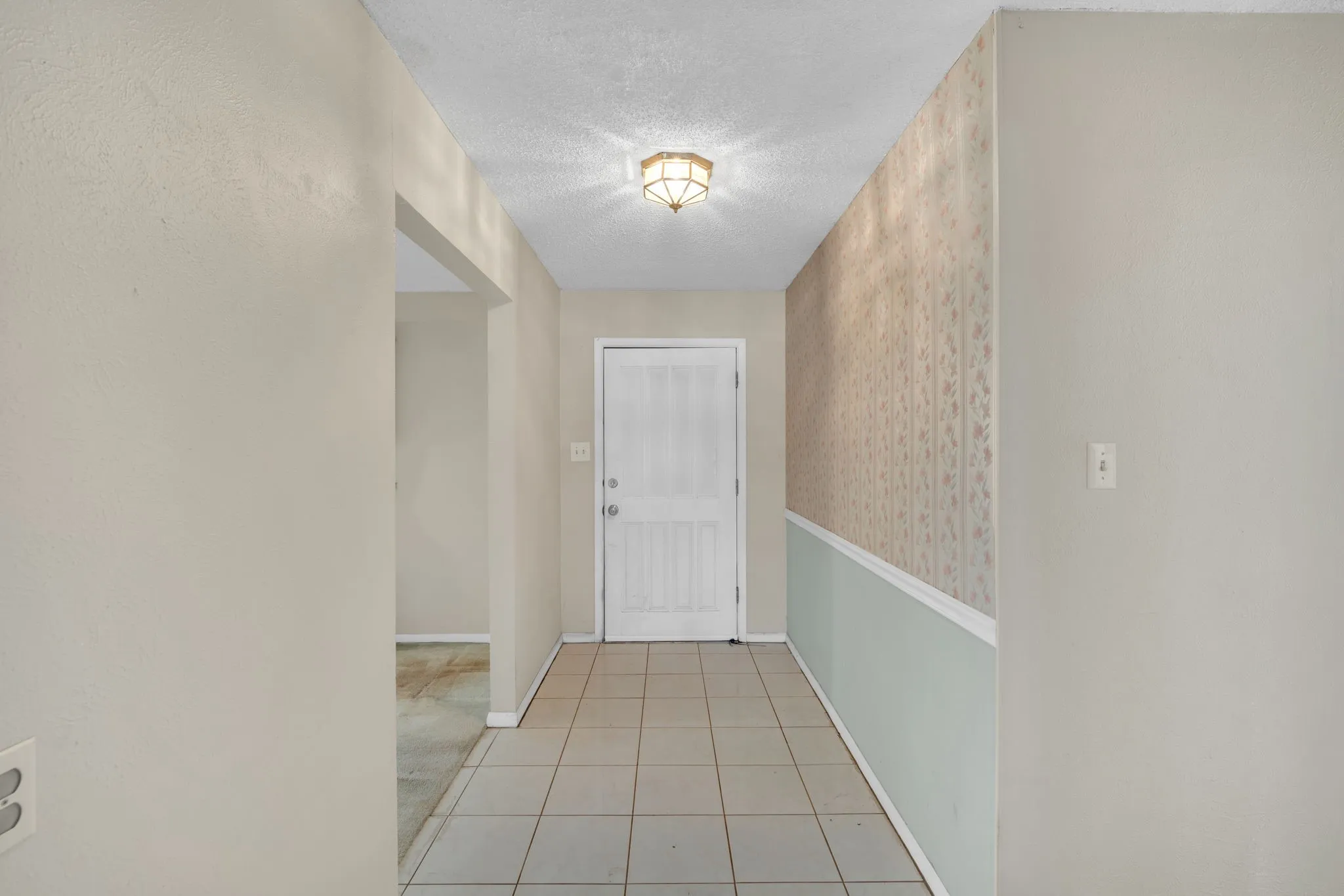 Single Family Residence For Sale in Tarrant County , 1320 Apache Street, Arlington, Texas 76012, 3 Bedroom, 2 Bathroom, 2 Garage spaces, 2,086 Sqft, built in 1964, mls#21128753, Real Estate Agent in Arlington, Homes For Sale in Tarrant county, Homes For Sale in Arlington, Realtor in Arlington Texas, Real Estate Brokerage Independent Realty Texas, Luminita Cordes Realtor