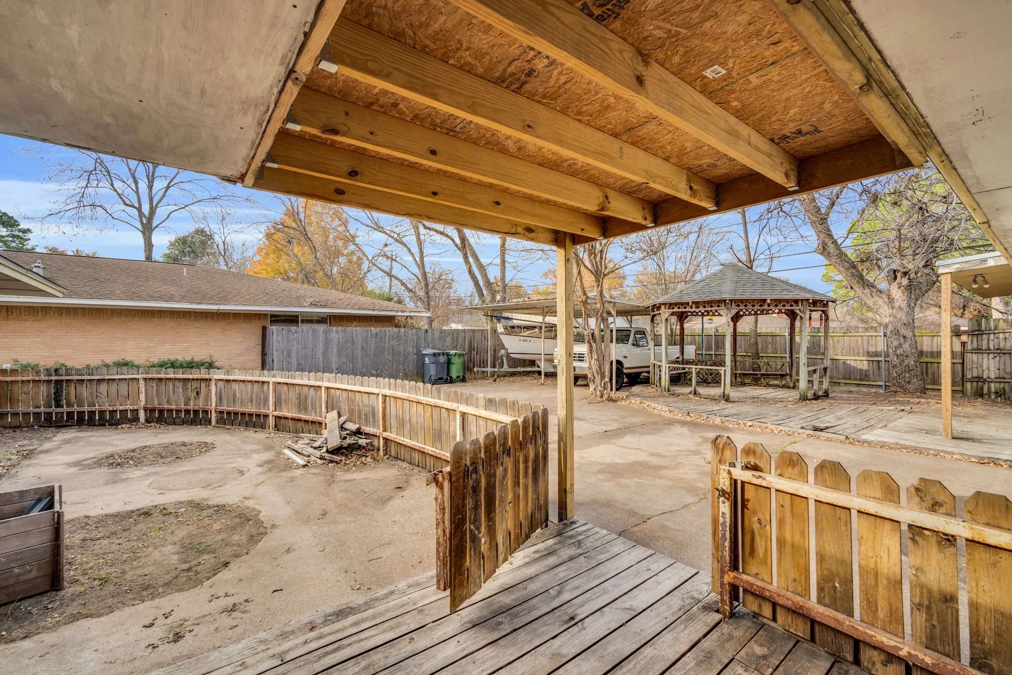 Single Family Residence For Sale in Tarrant County , 1320 Apache Street, Arlington, Texas 76012, 3 Bedroom, 2 Bathroom, 2 Garage spaces, 2,086 Sqft, built in 1964, mls#21128753, Real Estate Agent in Arlington, Homes For Sale in Tarrant county, Homes For Sale in Arlington, Realtor in Arlington Texas, Real Estate Brokerage Independent Realty Texas, Luminita Cordes Realtor
