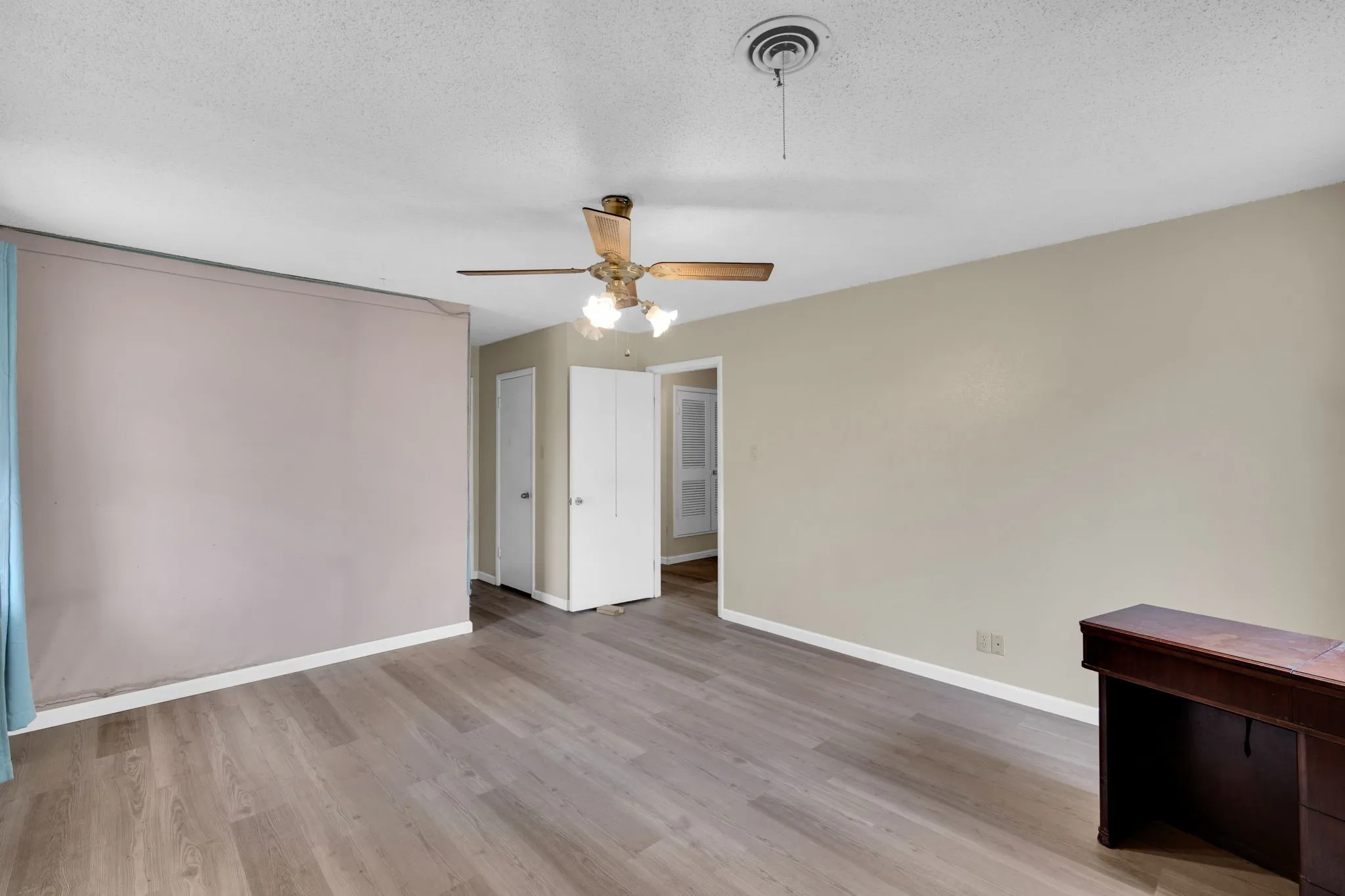 Single Family Residence For Sale in Tarrant County , 1320 Apache Street, Arlington, Texas 76012, 3 Bedroom, 2 Bathroom, 2 Garage spaces, 2,086 Sqft, built in 1964, mls#21128753, Real Estate Agent in Arlington, Homes For Sale in Tarrant county, Homes For Sale in Arlington, Realtor in Arlington Texas, Real Estate Brokerage Independent Realty Texas, Luminita Cordes Realtor