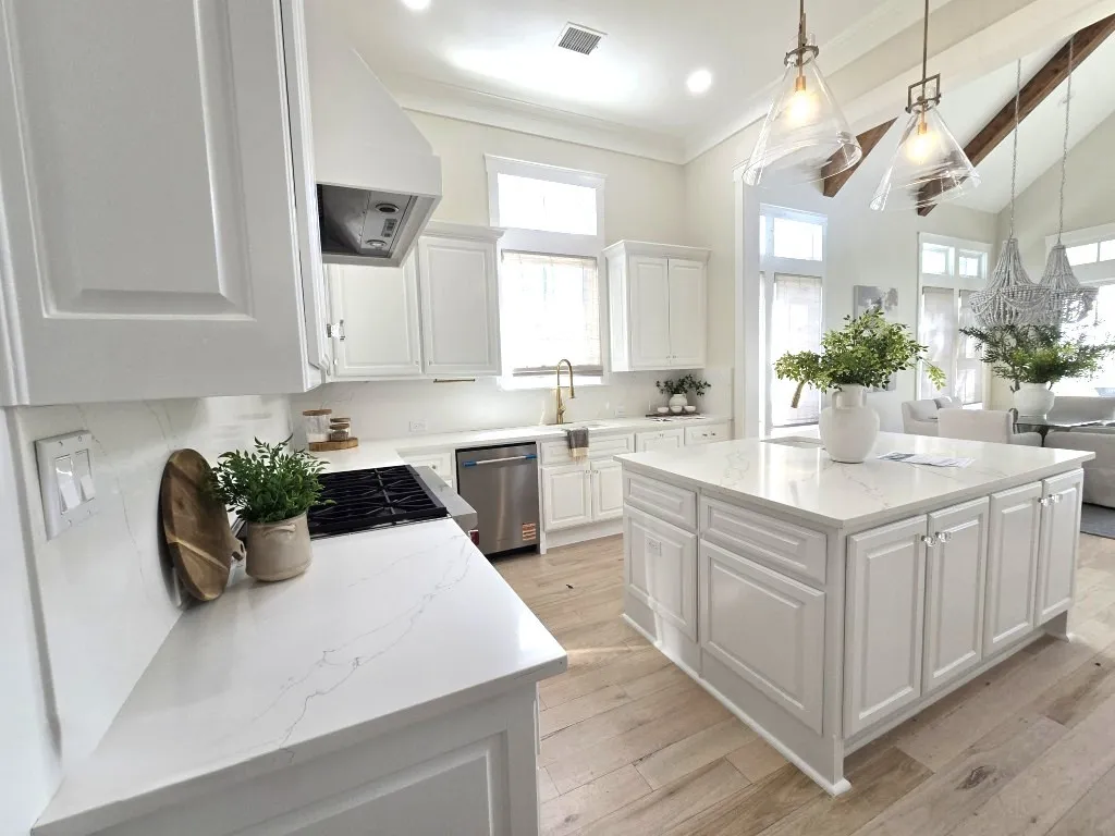 Single Family Residence For Sale in Henderson County , 4521 W Cove Court, Malakoff, Texas 75148, 5 Bedroom, 7 Bathroom, Garage spaces, 4,502 Sqft, built in 2016, mls#21128764, Real Estate Agent in Malakoff, Homes For Sale in Henderson county, Homes For Sale in Malakoff, Realtor in Malakoff Texas, Real Estate Brokerage Independent Realty Texas, Luminita Cordes Realtor