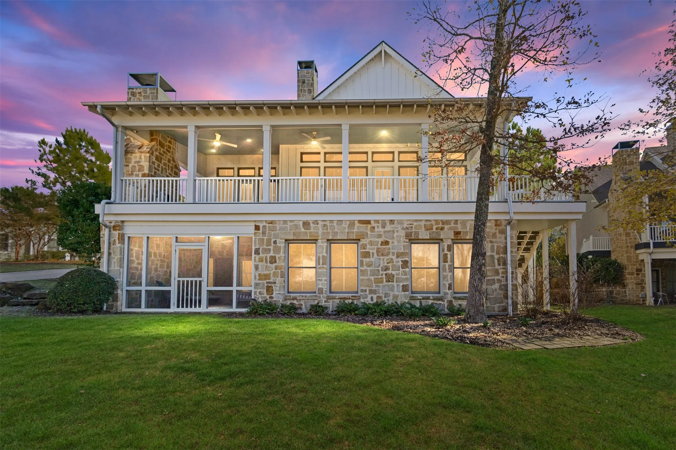 Single Family Residence For Sale in Henderson County , 4521 W Cove Court, Malakoff, Texas 75148, 5 Bedroom, 7 Bathroom, Garage spaces, 4,502 Sqft, built in 2016, mls#21128764, Real Estate Agent in Malakoff, Homes For Sale in Henderson county, Homes For Sale in Malakoff, Realtor in Malakoff Texas, Real Estate Brokerage Independent Realty Texas, Luminita Cordes Realtor