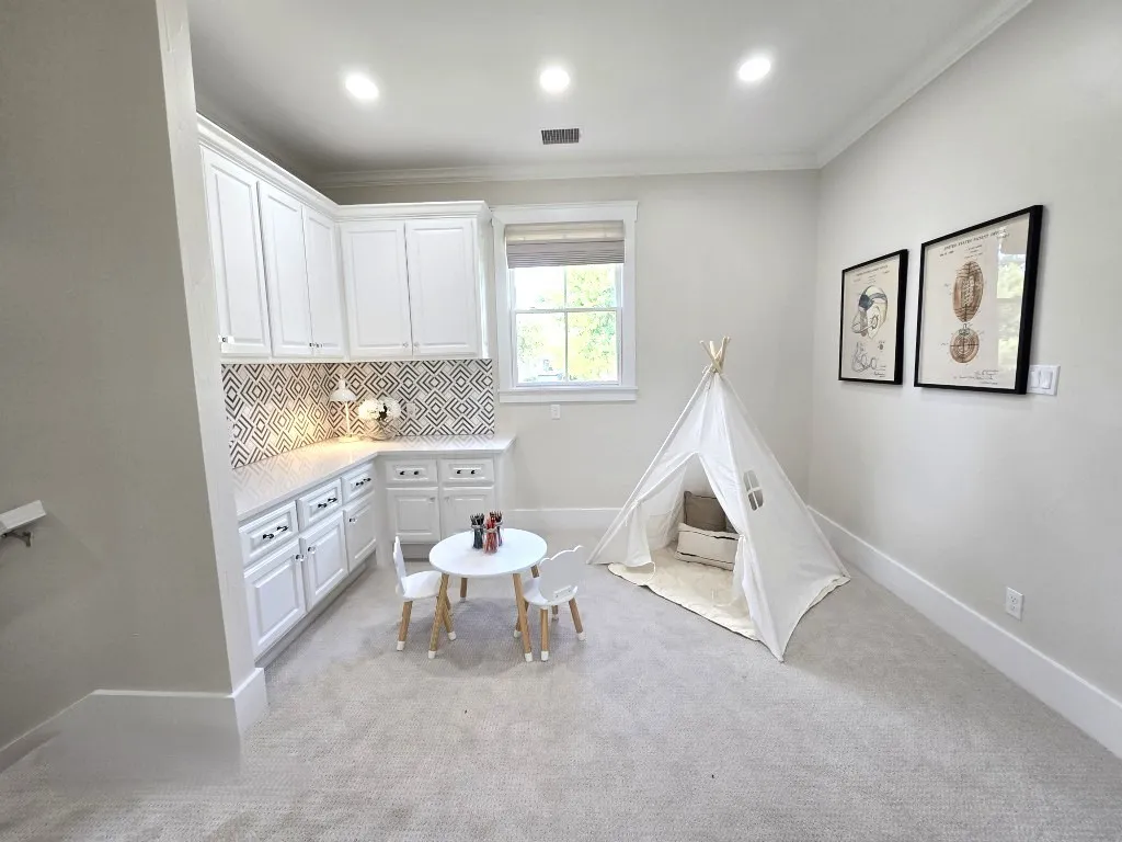 play area for the smaller ones, carpeted area