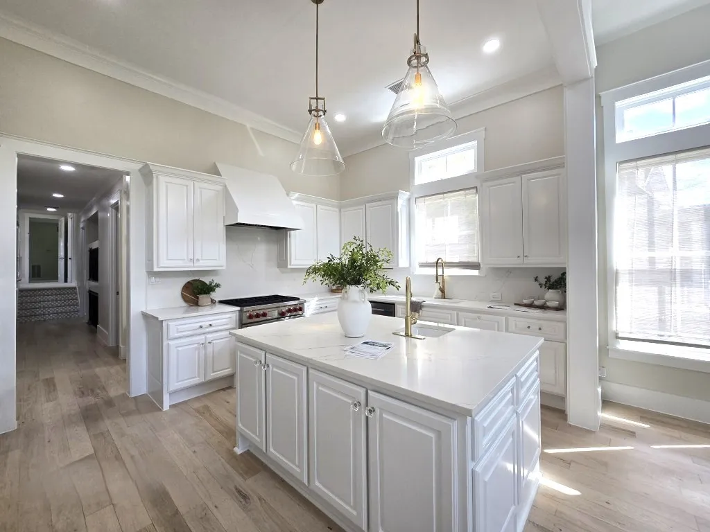 Single Family Residence For Sale in Henderson County , 4521 W Cove Court, Malakoff, Texas 75148, 5 Bedroom, 7 Bathroom, Garage spaces, 4,502 Sqft, built in 2016, mls#21128764, Real Estate Agent in Malakoff, Homes For Sale in Henderson county, Homes For Sale in Malakoff, Realtor in Malakoff Texas, Real Estate Brokerage Independent Realty Texas, Luminita Cordes Realtor
