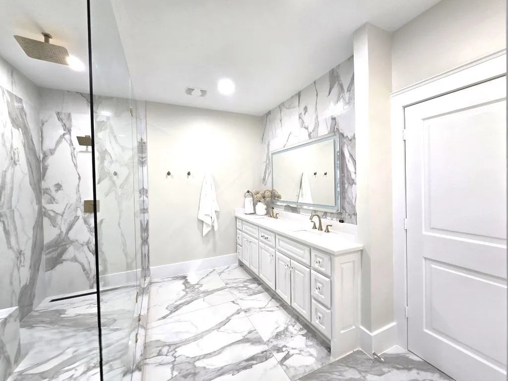 Single Family Residence For Sale in Henderson County , 4521 W Cove Court, Malakoff, Texas 75148, 5 Bedroom, 7 Bathroom, Garage spaces, 4,502 Sqft, built in 2016, mls#21128764, Real Estate Agent in Malakoff, Homes For Sale in Henderson county, Homes For Sale in Malakoff, Realtor in Malakoff Texas, Real Estate Brokerage Independent Realty Texas, Luminita Cordes Realtor