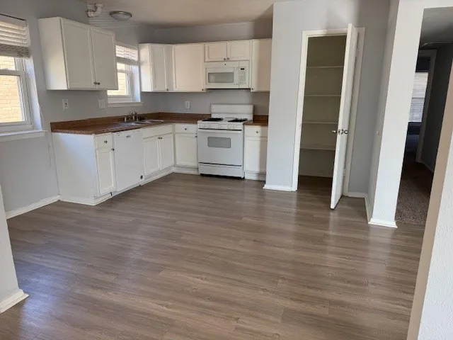 Condominium For Sale in Tarrant County , 6000 Westridge Lane 802, Fort Worth, Texas 76116, 3 Bedroom, 2 Bathroom, Garage spaces, 1,764 Sqft, built in 1969, Preowned, mls#21128667, Real Estate Agent in Fort Worth, Homes For Sale in Tarrant county, Homes For Sale in Fort Worth, Realtor in Fort Worth Texas, Real Estate Brokerage Independent Realty Texas, Luminita Cordes Realtor