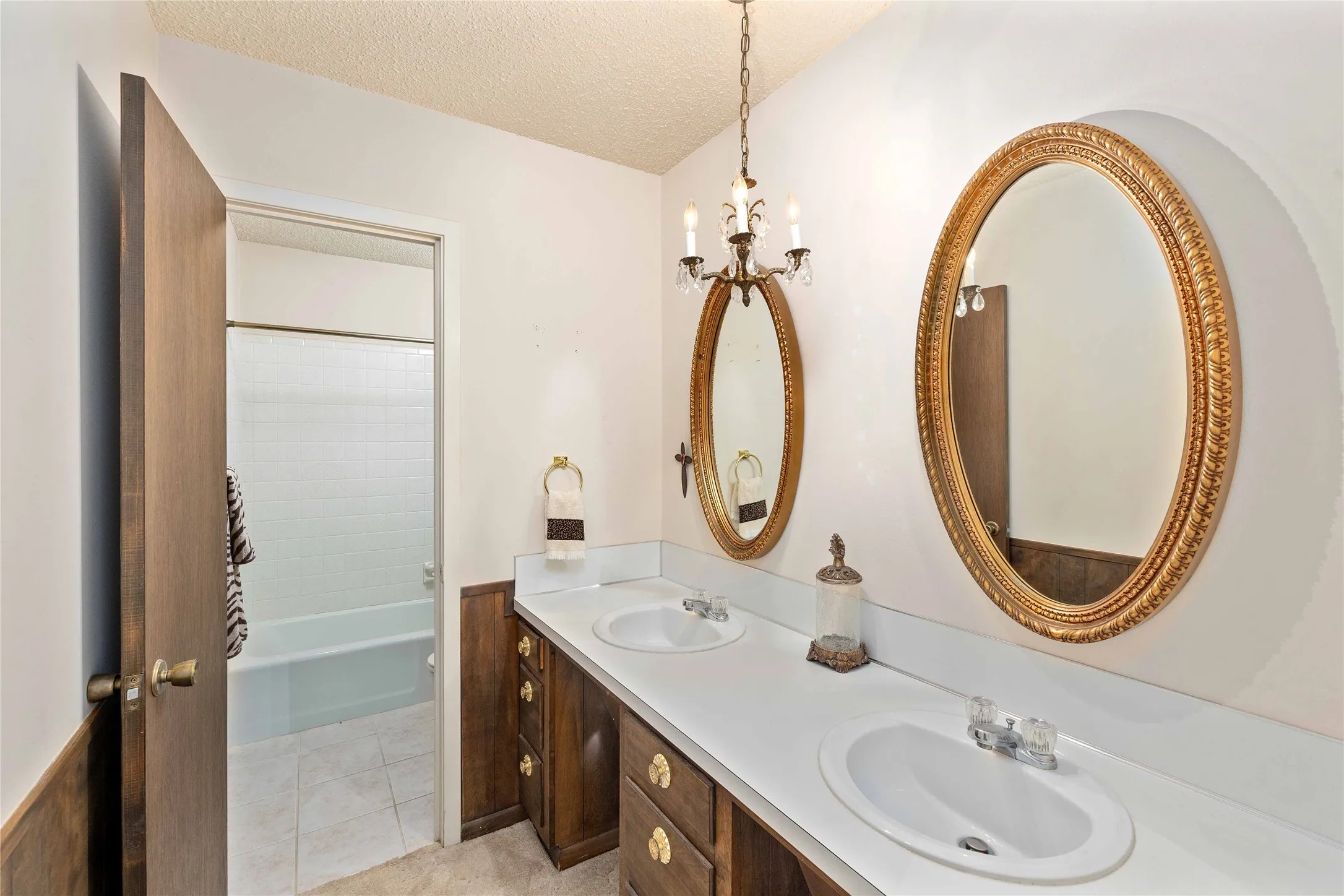 Bathroom with double sink vanity