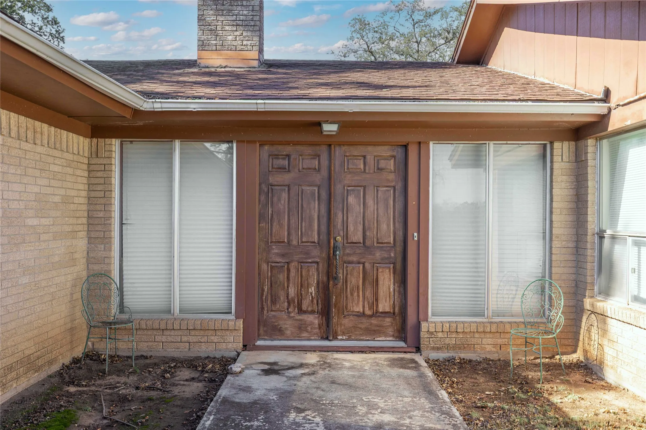 Double door entryway
