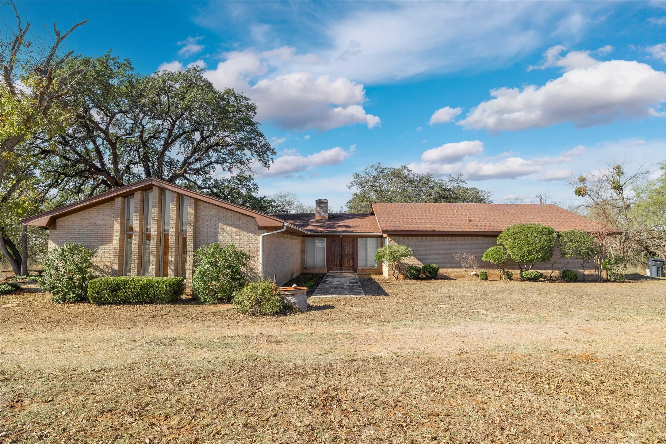 Single Family Residence For Sale in Brown County , 4701 County Road 337, Early, Texas 76802, 3 Bedroom, 3 Bathroom, 2 Garage spaces, 2,489 Sqft, built in 1969, Preowned, mls#21127732, Real Estate Agent in Early, Homes For Sale in Brown county, Homes For Sale in Early, Realtor in Early Texas, Real Estate Brokerage Independent Realty Texas, Luminita Cordes Realtor