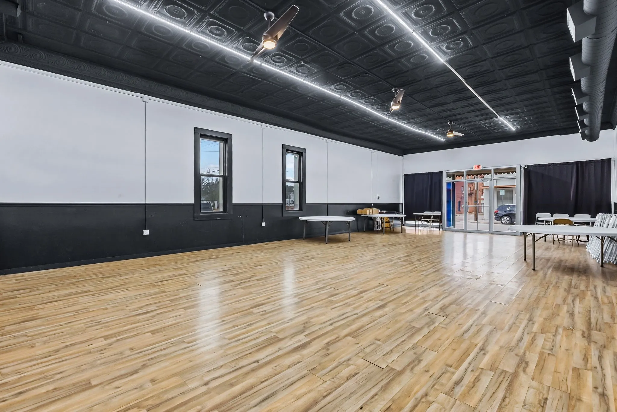 Retail For Sale in Hunt County , 2402 Stonewall Street, Greenville, Texas 75401, 0, 0, Garage spaces, 0 Sqft, built in 1943, Preowned, mls#21128545, Real Estate Agent in Greenville, Homes For Sale in Hunt county, Homes For Sale in Greenville, Realtor in Greenville Texas, Real Estate Brokerage Independent Realty Texas, Luminita Cordes Realtor