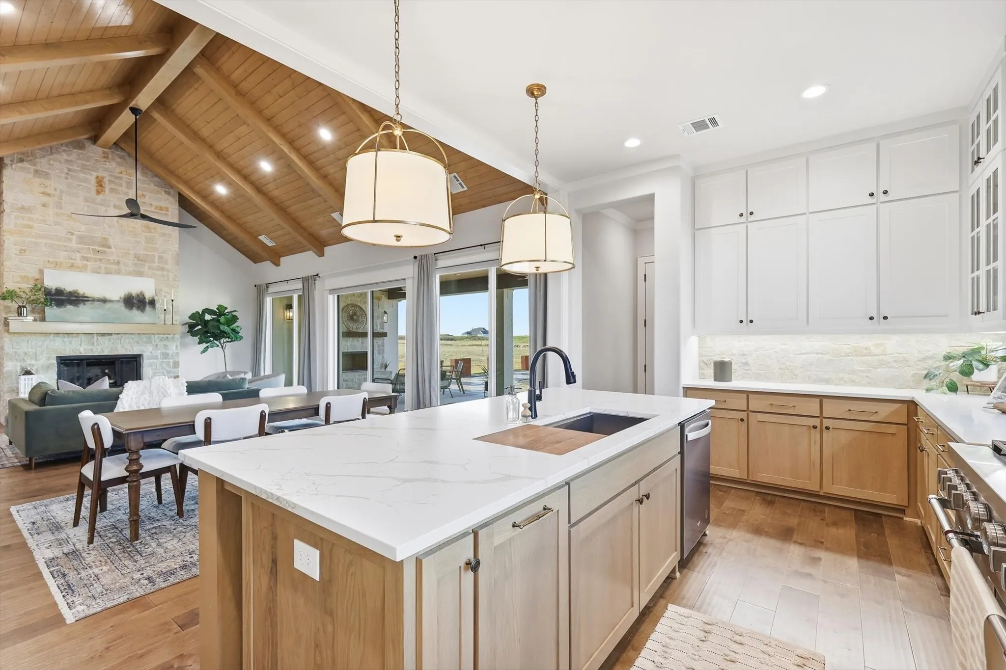 Single Family Residence For Sale in Ellis County , 122 Ozro Road, Maypearl, Texas 76084, 4 Bedroom, 3 Bathroom, 3 Garage spaces, 3,507 Sqft, built in 2023, New Construction - Complete, mls#21126789, Real Estate Agent in Maypearl, Homes For Sale in Ellis county, Homes For Sale in Maypearl, Realtor in Maypearl Texas, Real Estate Brokerage Independent Realty Texas, Luminita Cordes Realtor