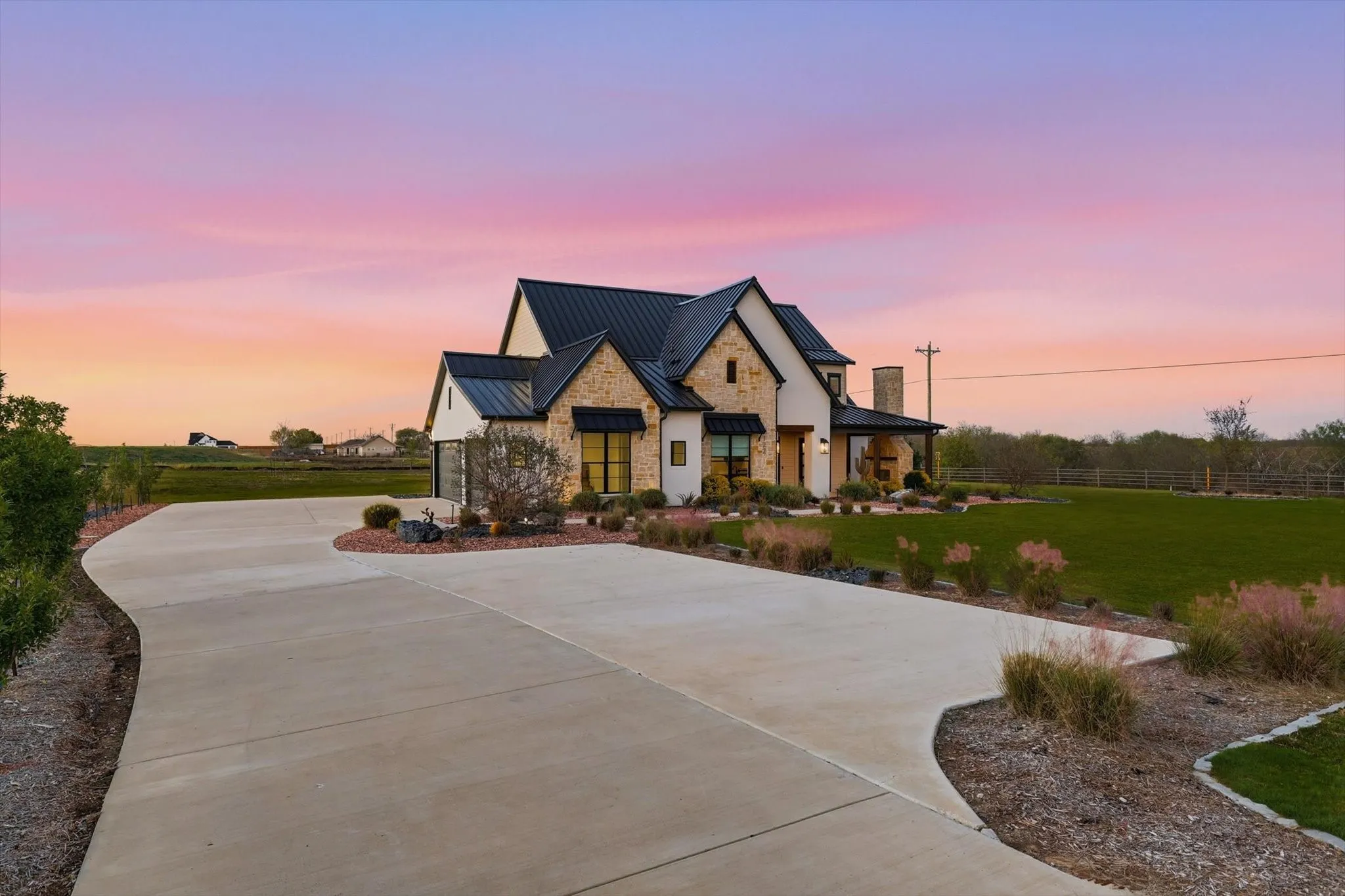 Single Family Residence For Sale in Ellis County , 122 Ozro Road, Maypearl, Texas 76084, 4 Bedroom, 3 Bathroom, 3 Garage spaces, 3,507 Sqft, built in 2023, New Construction - Complete, mls#21126789, Real Estate Agent in Maypearl, Homes For Sale in Ellis county, Homes For Sale in Maypearl, Realtor in Maypearl Texas, Real Estate Brokerage Independent Realty Texas, Luminita Cordes Realtor