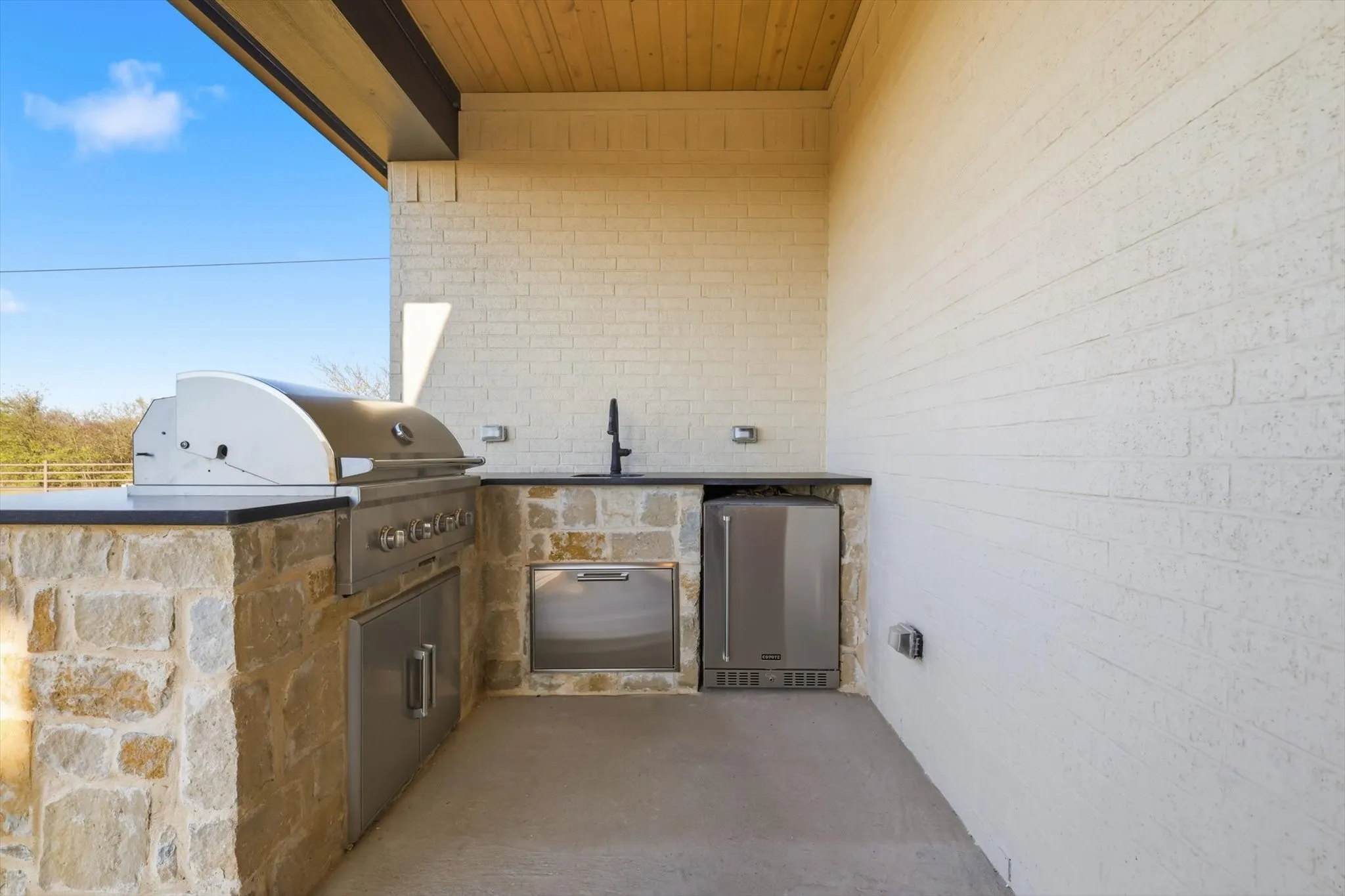 Single Family Residence For Sale in Ellis County , 122 Ozro Road, Maypearl, Texas 76084, 4 Bedroom, 3 Bathroom, 3 Garage spaces, 3,507 Sqft, built in 2023, New Construction - Complete, mls#21126789, Real Estate Agent in Maypearl, Homes For Sale in Ellis county, Homes For Sale in Maypearl, Realtor in Maypearl Texas, Real Estate Brokerage Independent Realty Texas, Luminita Cordes Realtor