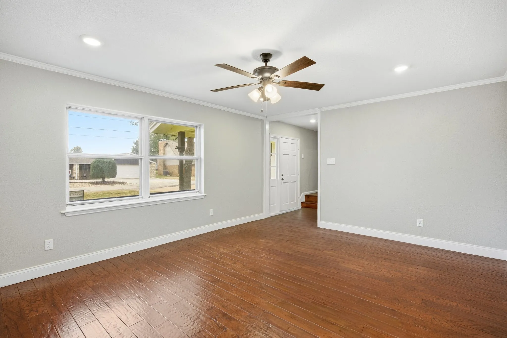 featuring ornamental molding, dark wood-style floors, ceiling fan, and recessed lighting