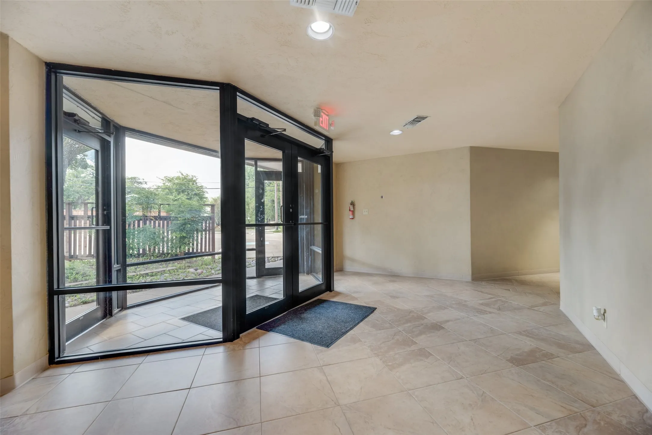 Office For Sale in Dallas County , 726 Dalworth Street, Grand Prairie, Texas 75050, 0, 0, Garage spaces, 0 Sqft, built in 1982, Preowned, mls#21128864, Real Estate Agent in Grand Prairie, Homes For Sale in Dallas county, Homes For Sale in Grand Prairie, Realtor in Grand Prairie Texas, Real Estate Brokerage Independent Realty Texas, Luminita Cordes Realtor