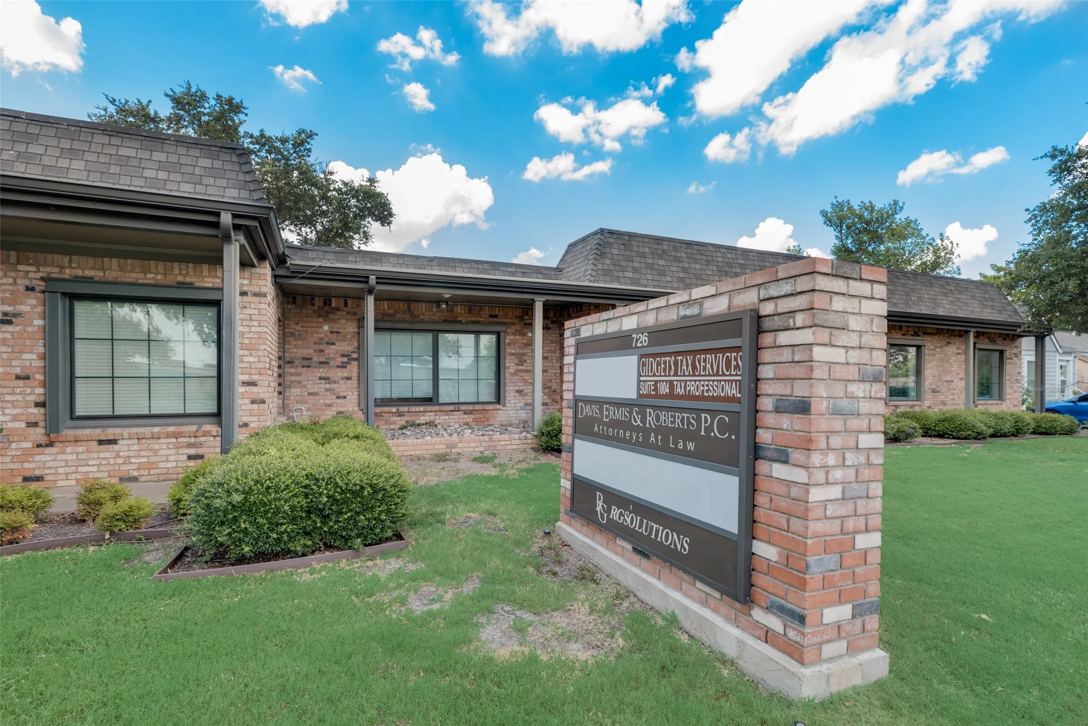 Office For Sale in Dallas County , 726 Dalworth Street, Grand Prairie, Texas 75050, 0, 0, Garage spaces, 0 Sqft, built in 1982, Preowned, mls#21128864, Real Estate Agent in Grand Prairie, Homes For Sale in Dallas county, Homes For Sale in Grand Prairie, Realtor in Grand Prairie Texas, Real Estate Brokerage Independent Realty Texas, Luminita Cordes Realtor