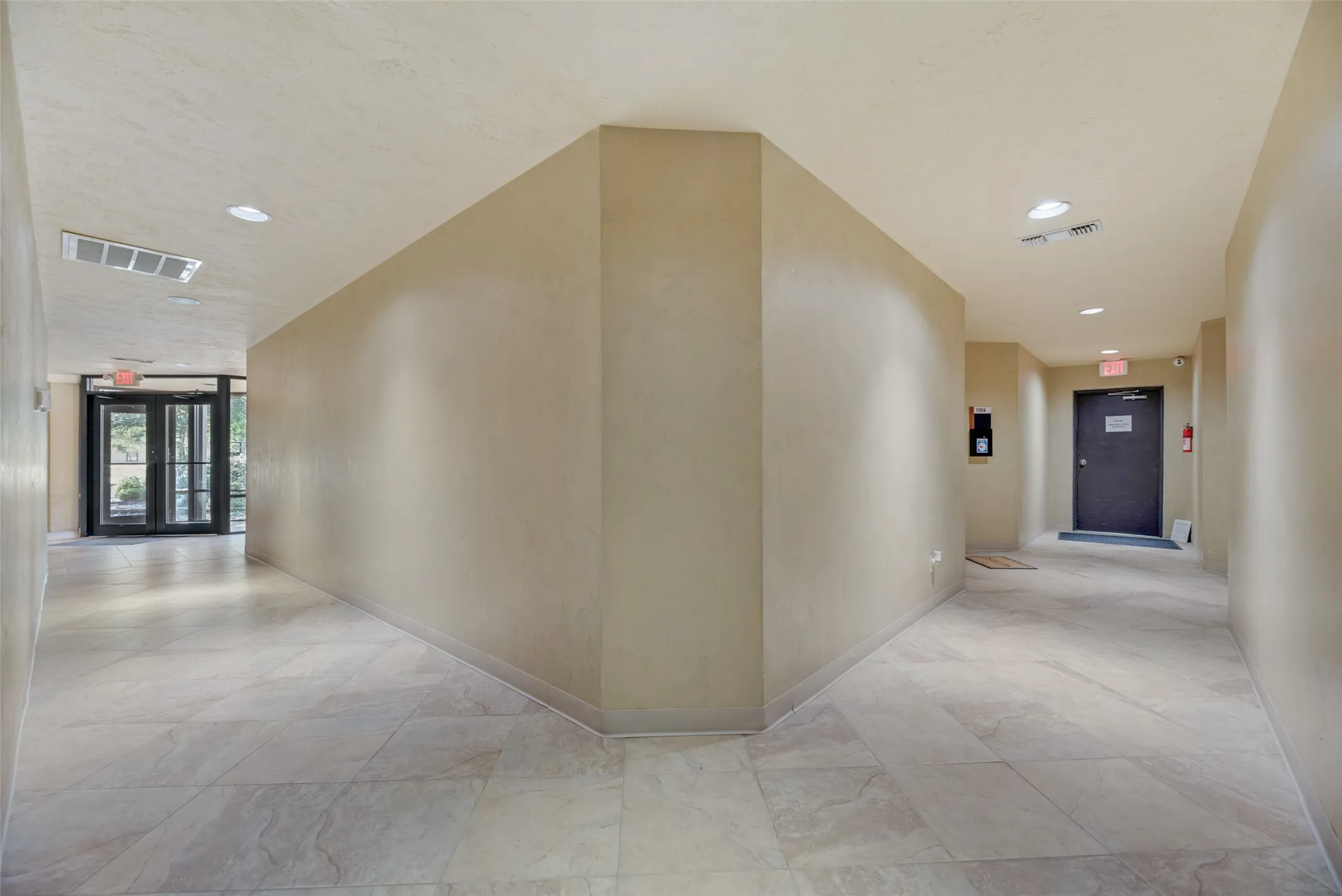 Office For Sale in Dallas County , 726 Dalworth Street, Grand Prairie, Texas 75050, 0, 0, Garage spaces, 0 Sqft, built in 1982, Preowned, mls#21128864, Real Estate Agent in Grand Prairie, Homes For Sale in Dallas county, Homes For Sale in Grand Prairie, Realtor in Grand Prairie Texas, Real Estate Brokerage Independent Realty Texas, Luminita Cordes Realtor
