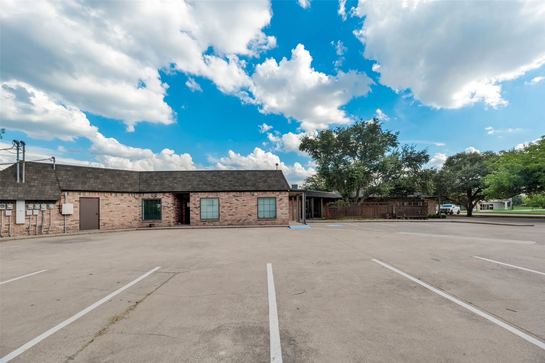 Office For Sale in Dallas County , 726 Dalworth Street, Grand Prairie, Texas 75050, 0, 0, Garage spaces, 0 Sqft, built in 1982, Preowned, mls#21128864, Real Estate Agent in Grand Prairie, Homes For Sale in Dallas county, Homes For Sale in Grand Prairie, Realtor in Grand Prairie Texas, Real Estate Brokerage Independent Realty Texas, Luminita Cordes Realtor