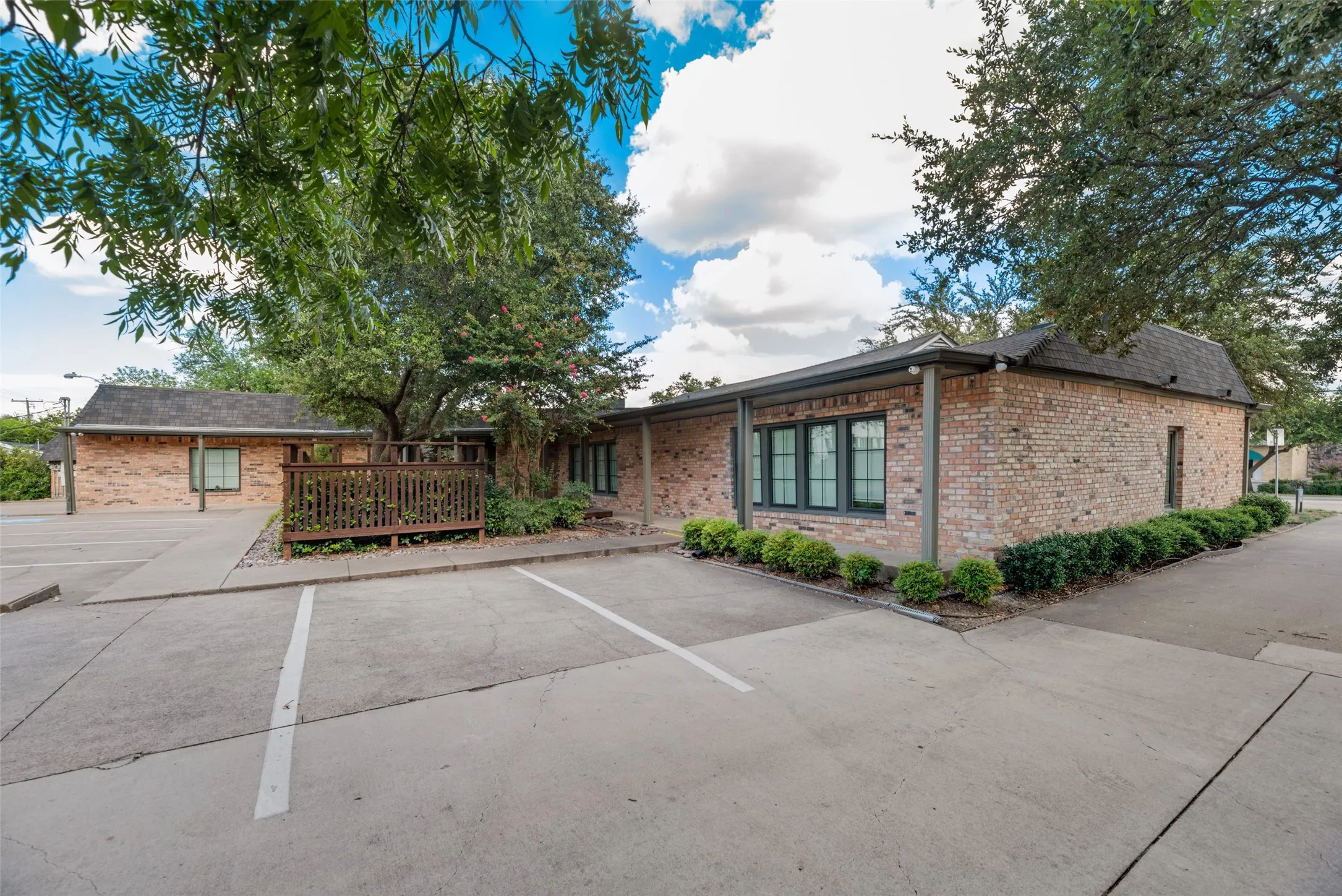 Office For Sale in Dallas County , 726 Dalworth Street, Grand Prairie, Texas 75050, 0, 0, Garage spaces, 0 Sqft, built in 1982, Preowned, mls#21128864, Real Estate Agent in Grand Prairie, Homes For Sale in Dallas county, Homes For Sale in Grand Prairie, Realtor in Grand Prairie Texas, Real Estate Brokerage Independent Realty Texas, Luminita Cordes Realtor