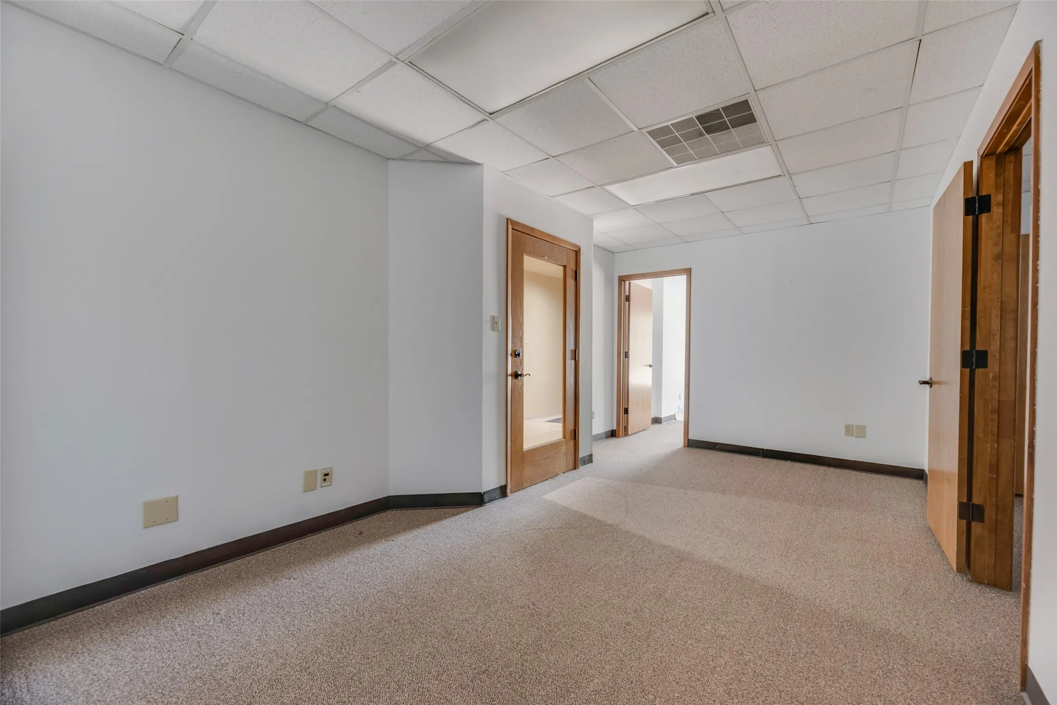 Office For Sale in Dallas County , 726 Dalworth Street, Grand Prairie, Texas 75050, 0, 0, Garage spaces, 0 Sqft, built in 1982, Preowned, mls#21128864, Real Estate Agent in Grand Prairie, Homes For Sale in Dallas county, Homes For Sale in Grand Prairie, Realtor in Grand Prairie Texas, Real Estate Brokerage Independent Realty Texas, Luminita Cordes Realtor