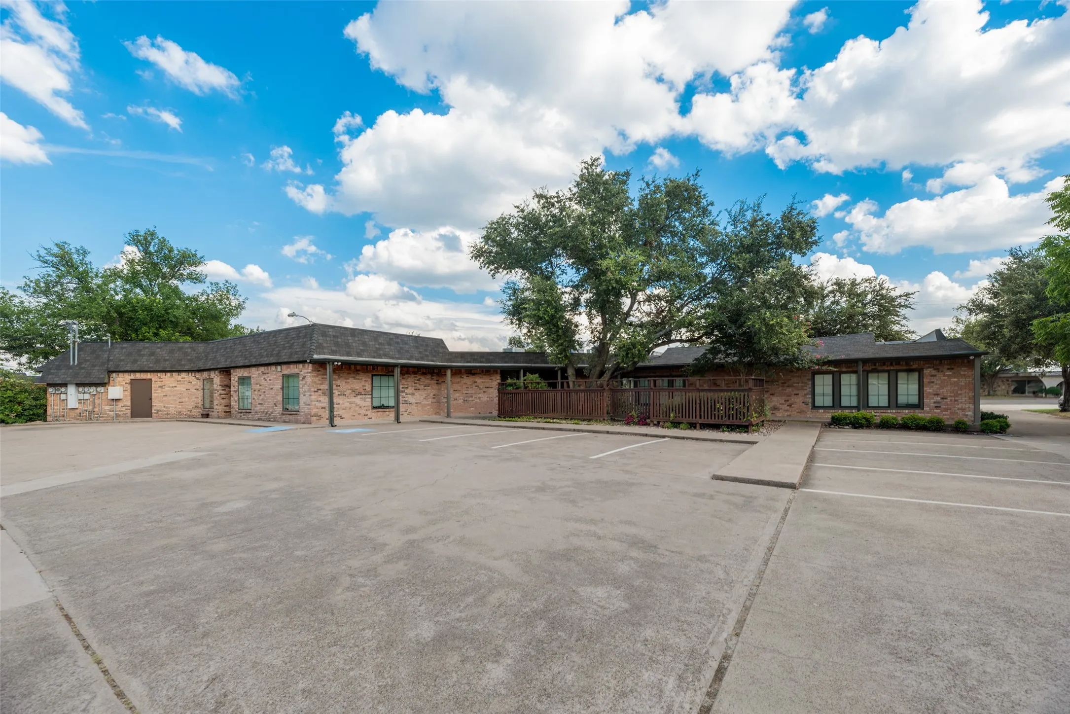Office For Sale in Dallas County , 726 Dalworth Street, Grand Prairie, Texas 75050, 0, 0, Garage spaces, 0 Sqft, built in 1982, Preowned, mls#21128864, Real Estate Agent in Grand Prairie, Homes For Sale in Dallas county, Homes For Sale in Grand Prairie, Realtor in Grand Prairie Texas, Real Estate Brokerage Independent Realty Texas, Luminita Cordes Realtor
