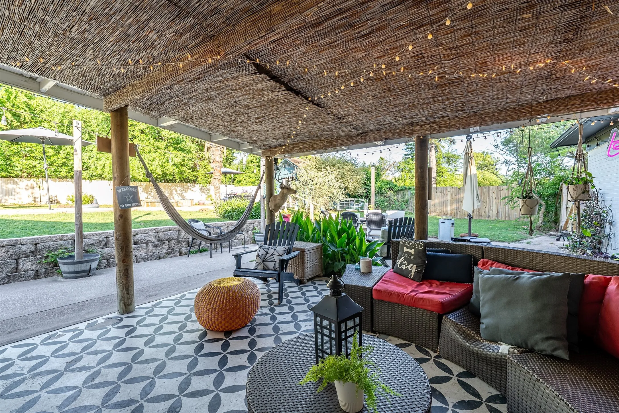 Single Family Residence For Sale in Smith County , 3020 Meadowlark, Tyler, Texas 75701, 3 Bedrooms, 2 Bathrooms, 1 Garage spaces, 1,919 Sqft, built in 1959, Price $325,000, mls#21128897, Real Estate Agent in Tyler, Homes For Sale in Smith county, Homes For Sale in Tyler, Realtor in Tyler Texas, Real Estate Brokerage Independent Realty Texas, Luminita Cordes Realtor