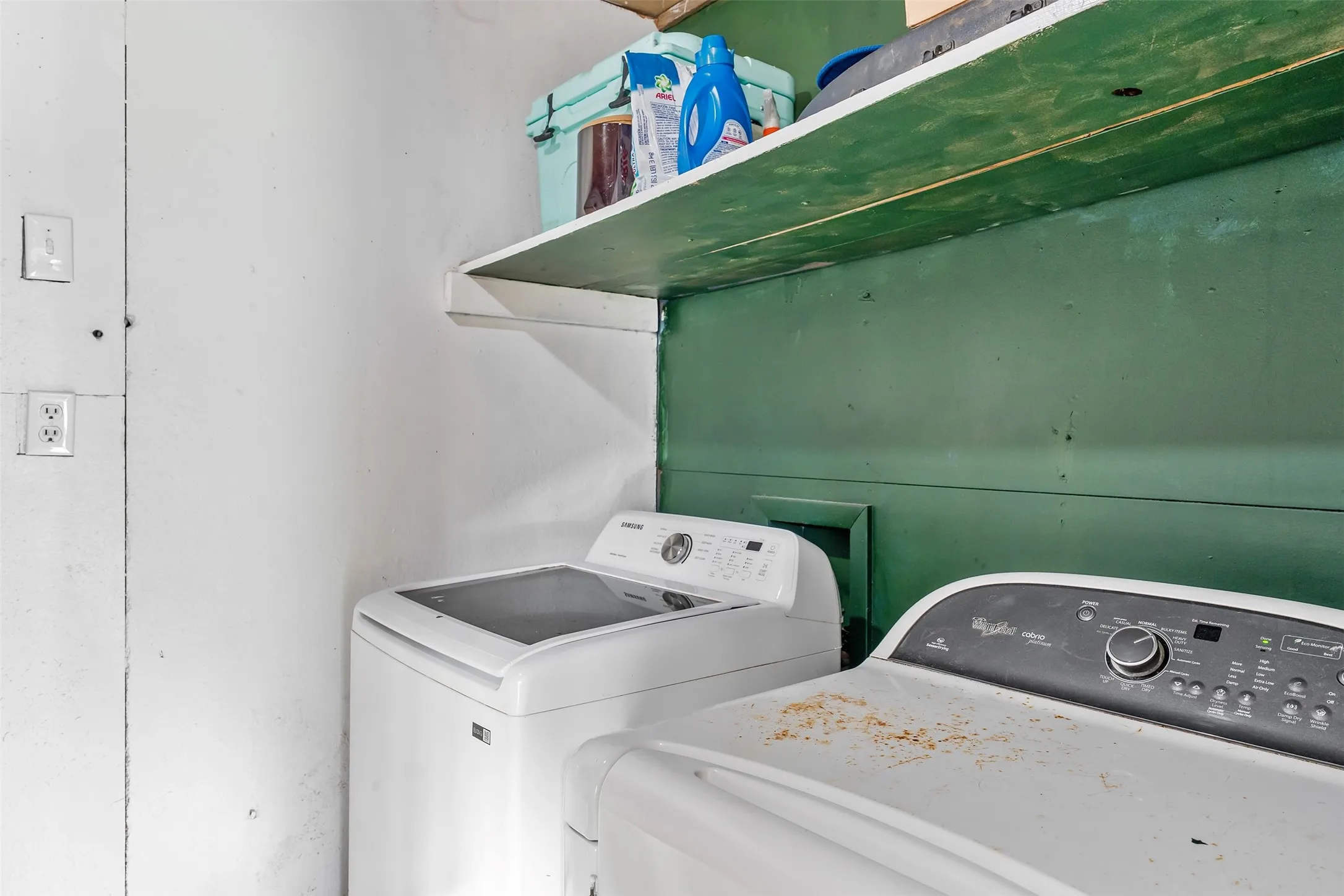 Single Family Residence For Sale in Smith County , 3020 Meadowlark, Tyler, Texas 75701, 3 Bedrooms, 2 Bathrooms, 1 Garage spaces, 1,919 Sqft, built in 1959, Price $325,000, mls#21128897, Real Estate Agent in Tyler, Homes For Sale in Smith county, Homes For Sale in Tyler, Realtor in Tyler Texas, Real Estate Brokerage Independent Realty Texas, Luminita Cordes Realtor