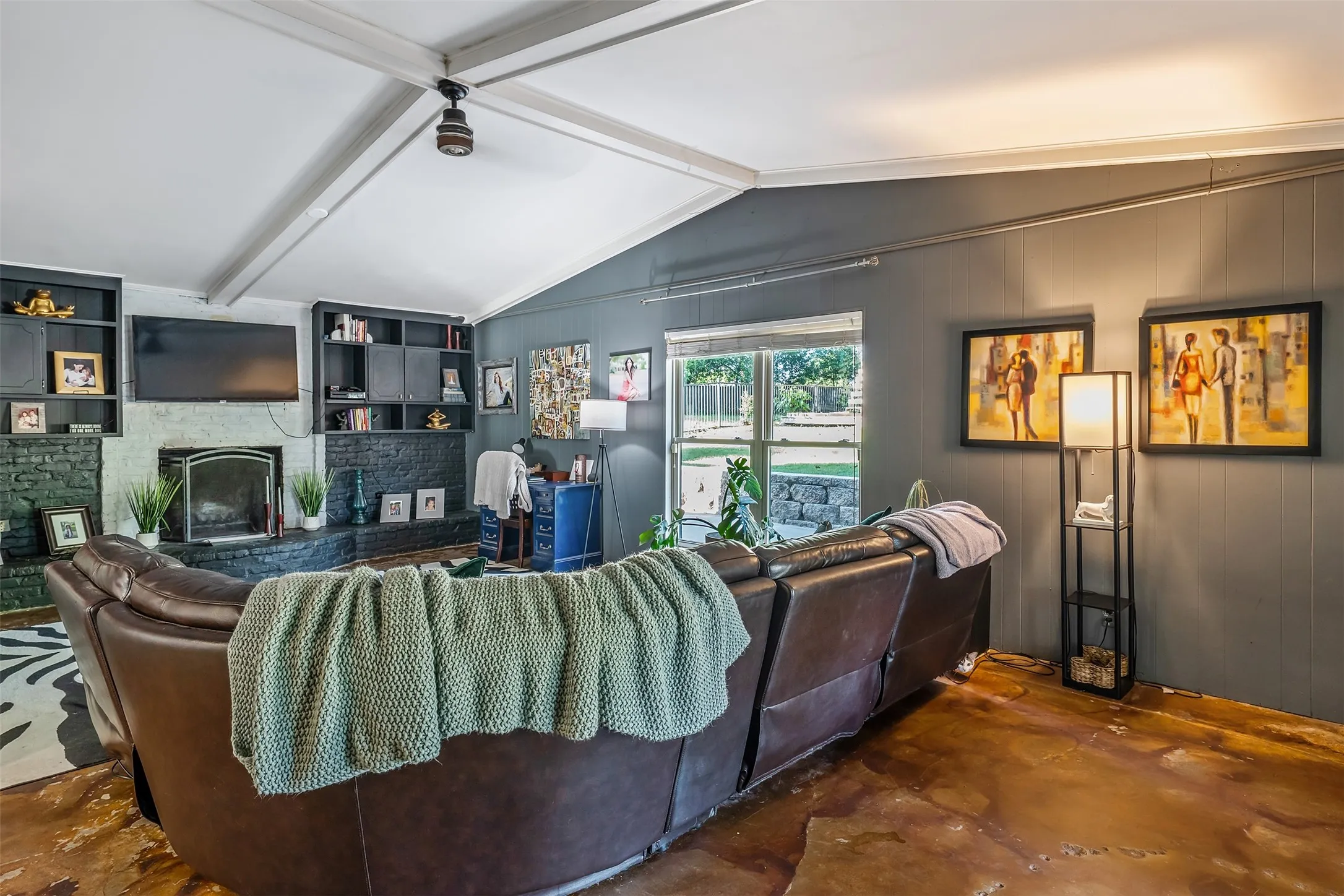 Single Family Residence For Sale in Smith County , 3020 Meadowlark, Tyler, Texas 75701, 3 Bedrooms, 2 Bathrooms, 1 Garage spaces, 1,919 Sqft, built in 1959, Price $325,000, mls#21128897, Real Estate Agent in Tyler, Homes For Sale in Smith county, Homes For Sale in Tyler, Realtor in Tyler Texas, Real Estate Brokerage Independent Realty Texas, Luminita Cordes Realtor