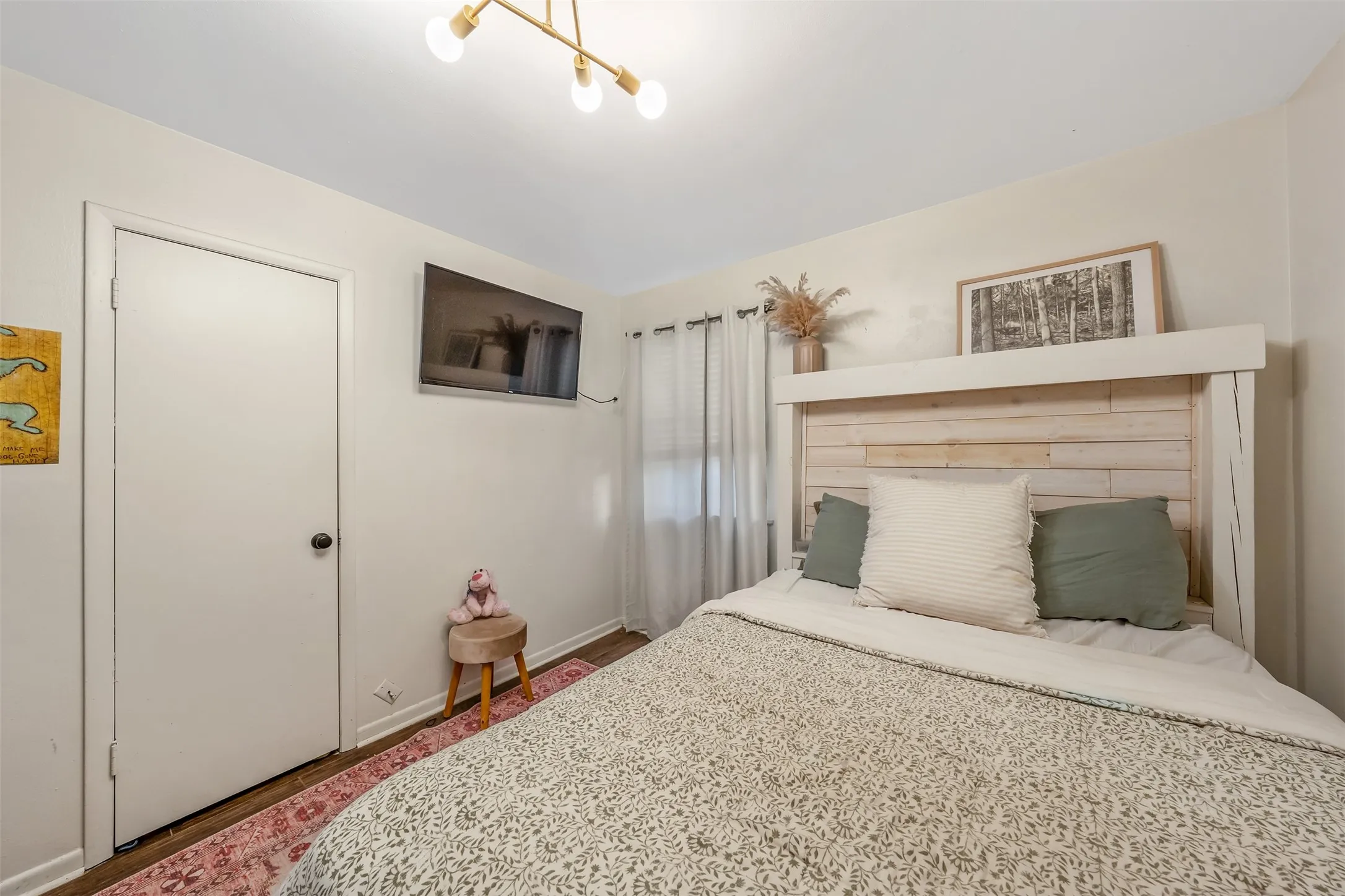 Single Family Residence For Sale in Smith County , 3020 Meadowlark, Tyler, Texas 75701, 3 Bedrooms, 2 Bathrooms, 1 Garage spaces, 1,919 Sqft, built in 1959, Price $325,000, mls#21128897, Real Estate Agent in Tyler, Homes For Sale in Smith county, Homes For Sale in Tyler, Realtor in Tyler Texas, Real Estate Brokerage Independent Realty Texas, Luminita Cordes Realtor