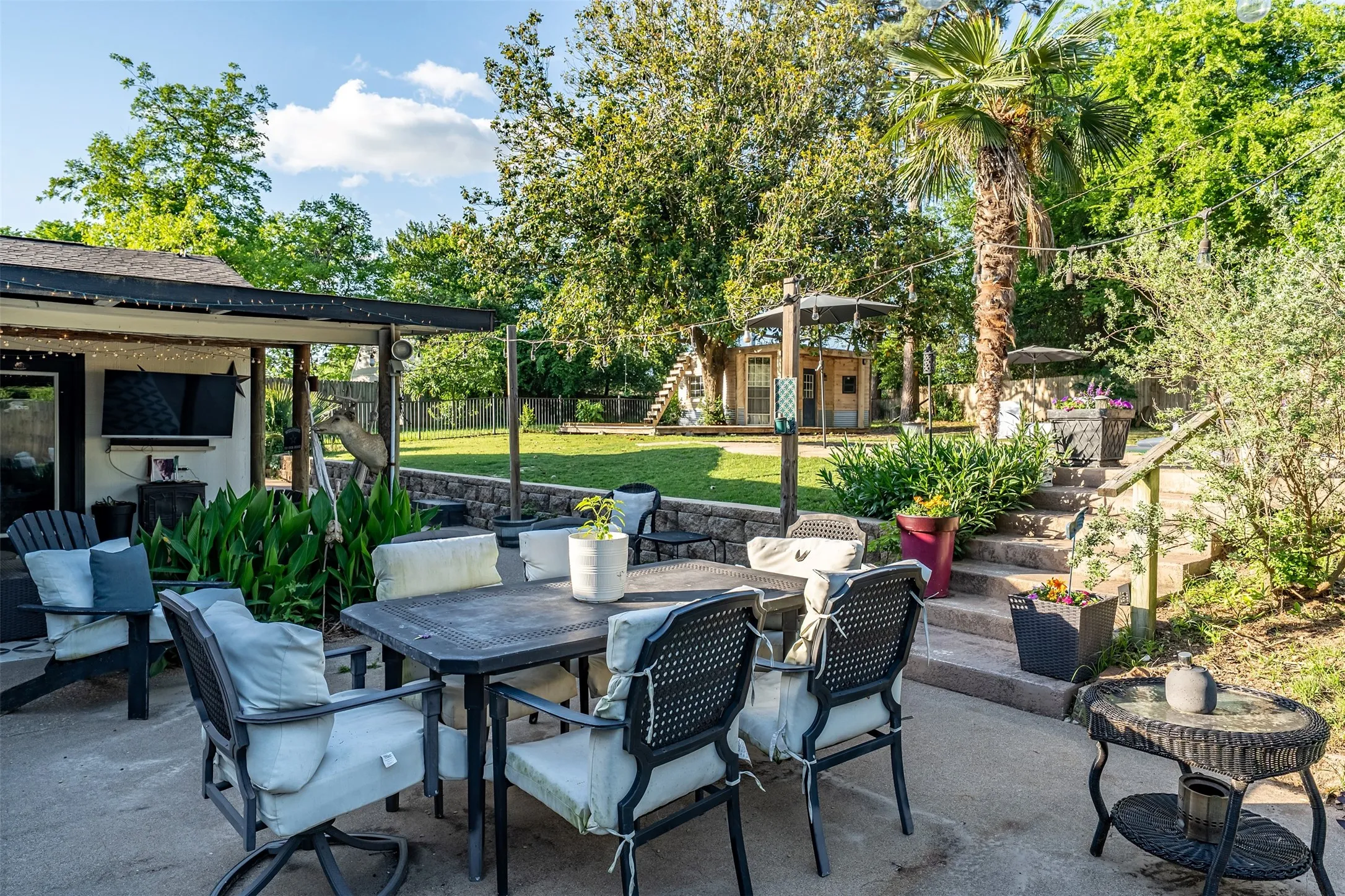 Single Family Residence For Sale in Smith County , 3020 Meadowlark, Tyler, Texas 75701, 3 Bedrooms, 2 Bathrooms, 1 Garage spaces, 1,919 Sqft, built in 1959, Price $325,000, mls#21128897, Real Estate Agent in Tyler, Homes For Sale in Smith county, Homes For Sale in Tyler, Realtor in Tyler Texas, Real Estate Brokerage Independent Realty Texas, Luminita Cordes Realtor