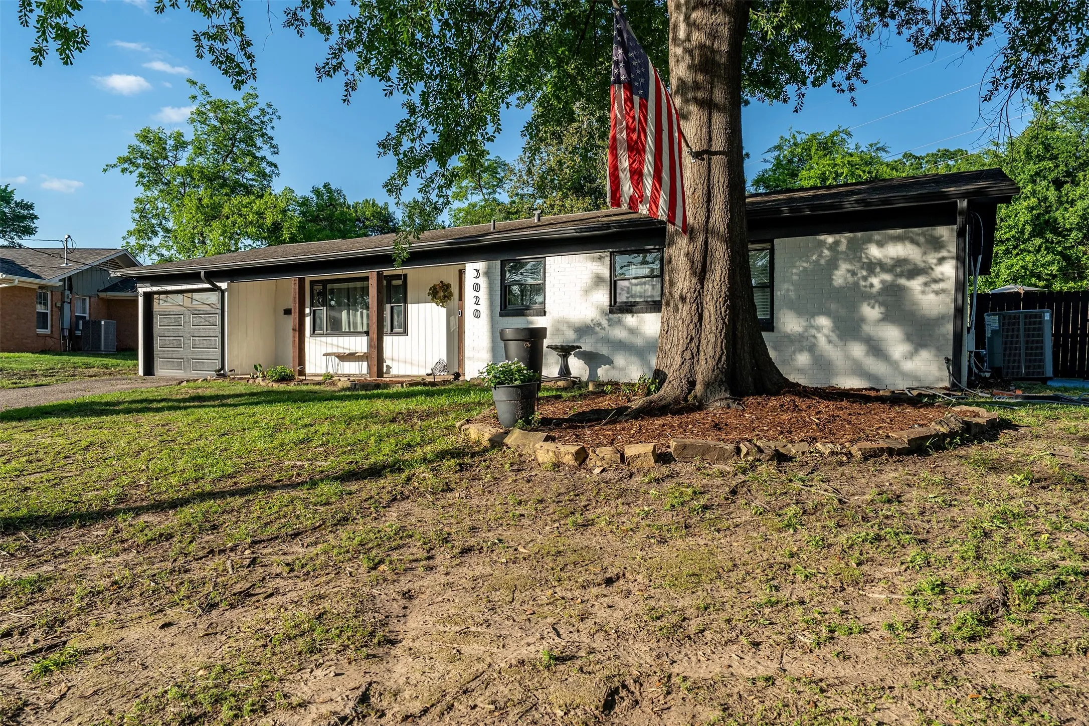 Single Family Residence For Sale in Smith County , 3020 Meadowlark, Tyler, Texas 75701, 3 Bedrooms, 2 Bathrooms, 1 Garage spaces, 1,919 Sqft, built in 1959, Price $325,000, mls#21128897, Real Estate Agent in Tyler, Homes For Sale in Smith county, Homes For Sale in Tyler, Realtor in Tyler Texas, Real Estate Brokerage Independent Realty Texas, Luminita Cordes Realtor