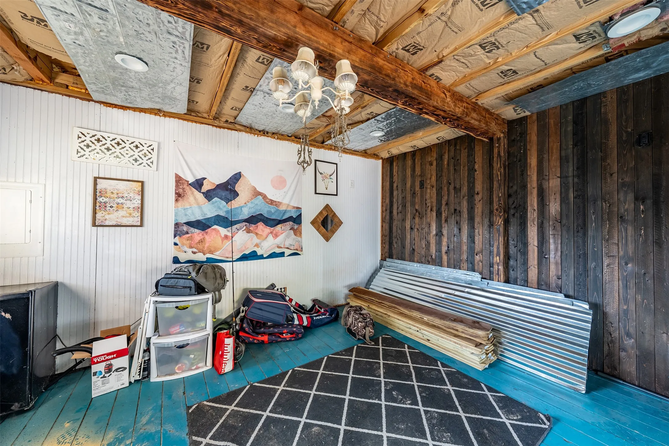 Single Family Residence For Sale in Smith County , 3020 Meadowlark, Tyler, Texas 75701, 3 Bedrooms, 2 Bathrooms, 1 Garage spaces, 1,919 Sqft, built in 1959, Price $325,000, mls#21128897, Real Estate Agent in Tyler, Homes For Sale in Smith county, Homes For Sale in Tyler, Realtor in Tyler Texas, Real Estate Brokerage Independent Realty Texas, Luminita Cordes Realtor