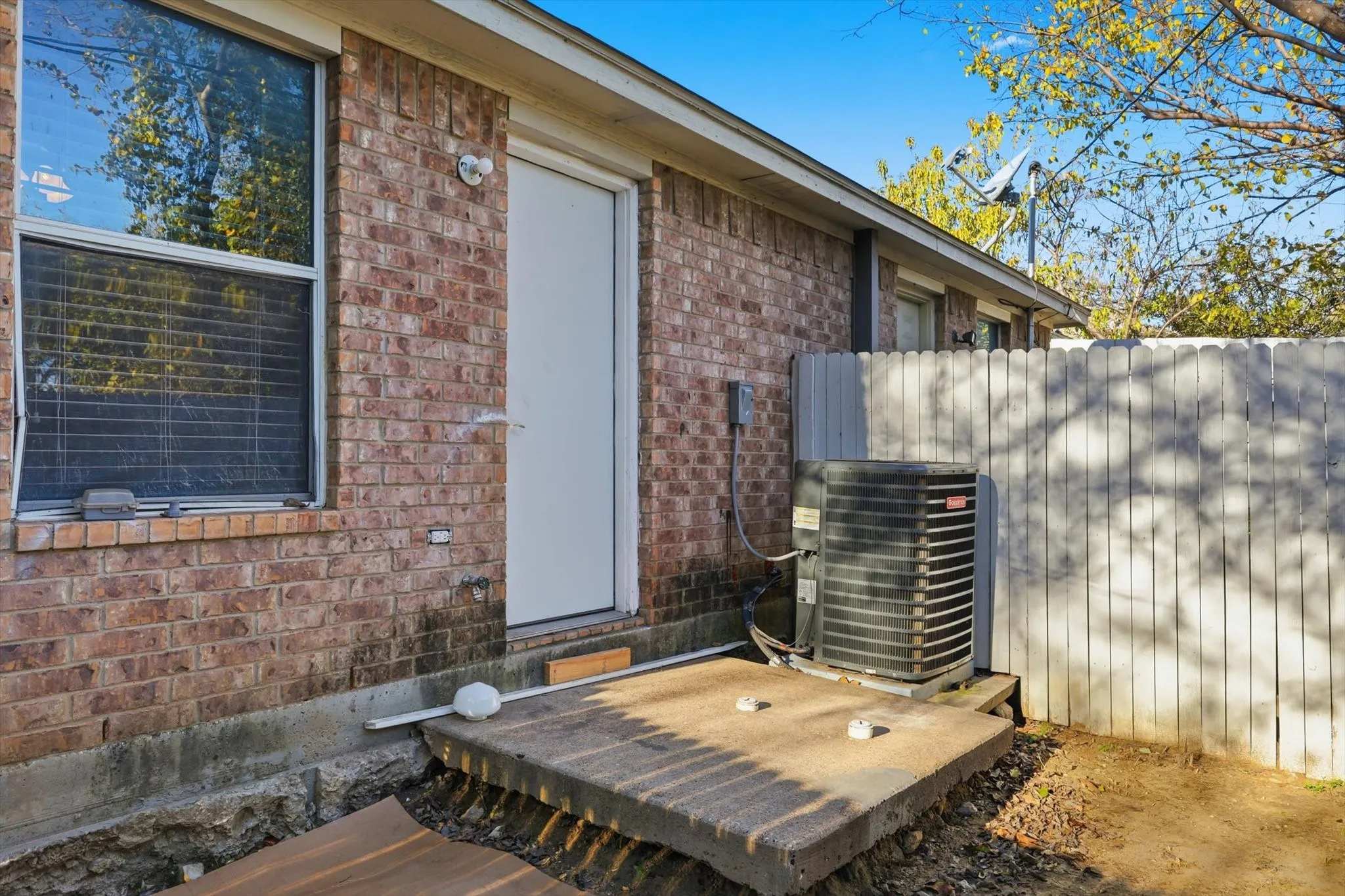 Duplex For Sale in Tarrant County , 2900 NW 29th Street, Fort Worth, Texas 76106, 3 Bedrooms, 2 Bathrooms, Garage spaces, 0 Sqft, built in 2007, Preowned, Price $399,000, mls#21129036, Real Estate Agent in Fort Worth, Homes For Sale in Tarrant county, Homes For Sale in Fort Worth, Realtor in Fort Worth Texas, Real Estate Brokerage Independent Realty Texas, Luminita Cordes Realtor