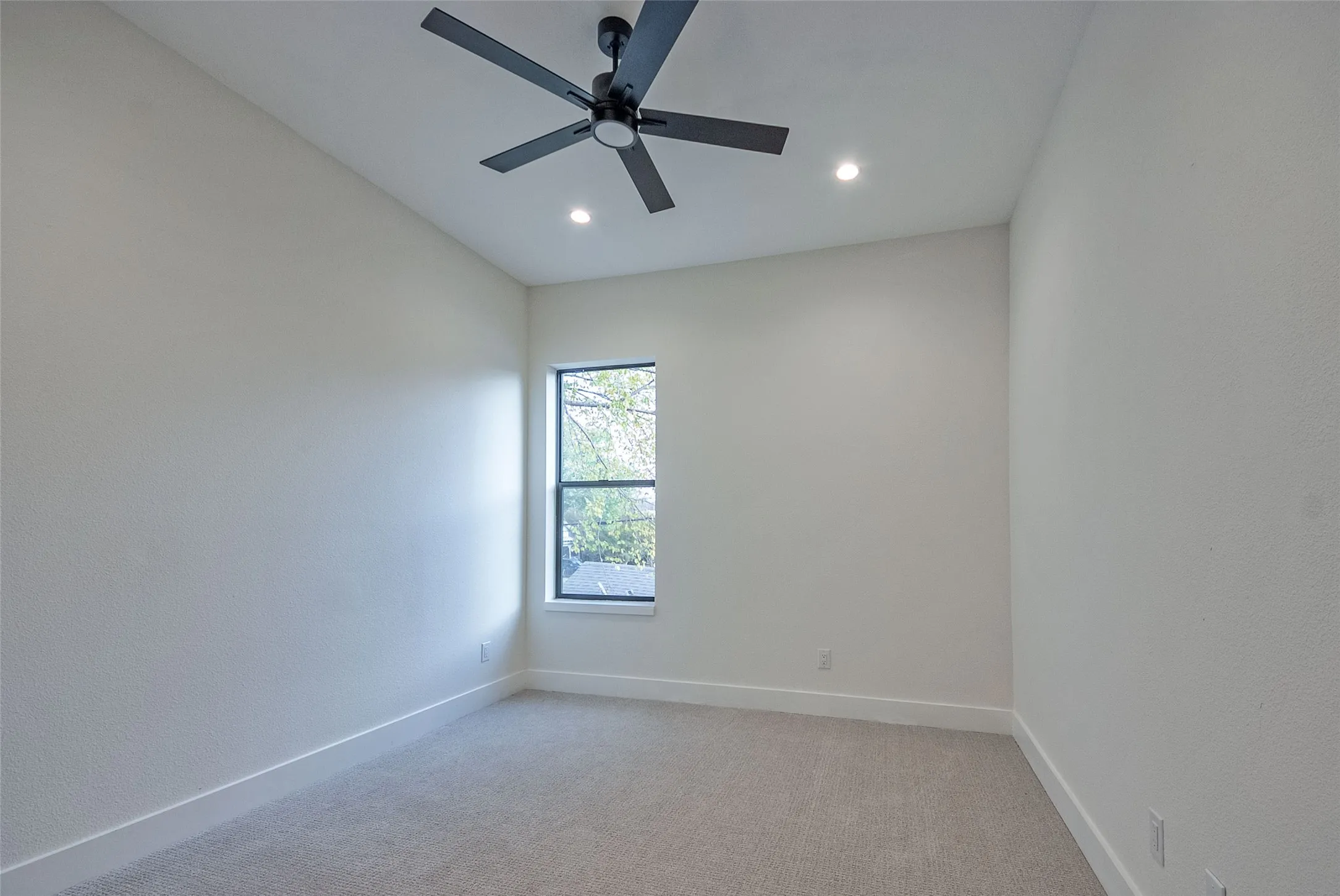 Single Family Residence For Sale in Dallas County , 519 Mount Auburn Avenue, Dallas, Texas 75223, 3 Bedroom, 3 Bathroom, 2 Garage spaces, 2,150 Sqft, built in 2020, mls#21129099, Real Estate Agent in Dallas, Homes For Sale in Dallas county, Homes For Sale in Dallas, Realtor in Dallas Texas, Real Estate Brokerage Independent Realty Texas, Luminita Cordes Realtor