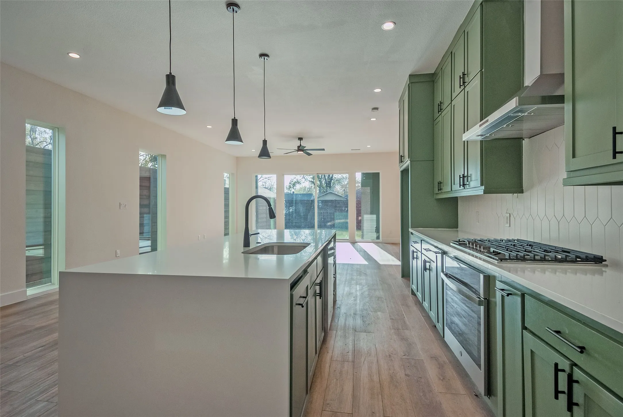 Single Family Residence For Sale in Dallas County , 519 Mount Auburn Avenue, Dallas, Texas 75223, 3 Bedroom, 3 Bathroom, 2 Garage spaces, 2,150 Sqft, built in 2020, mls#21129099, Real Estate Agent in Dallas, Homes For Sale in Dallas county, Homes For Sale in Dallas, Realtor in Dallas Texas, Real Estate Brokerage Independent Realty Texas, Luminita Cordes Realtor