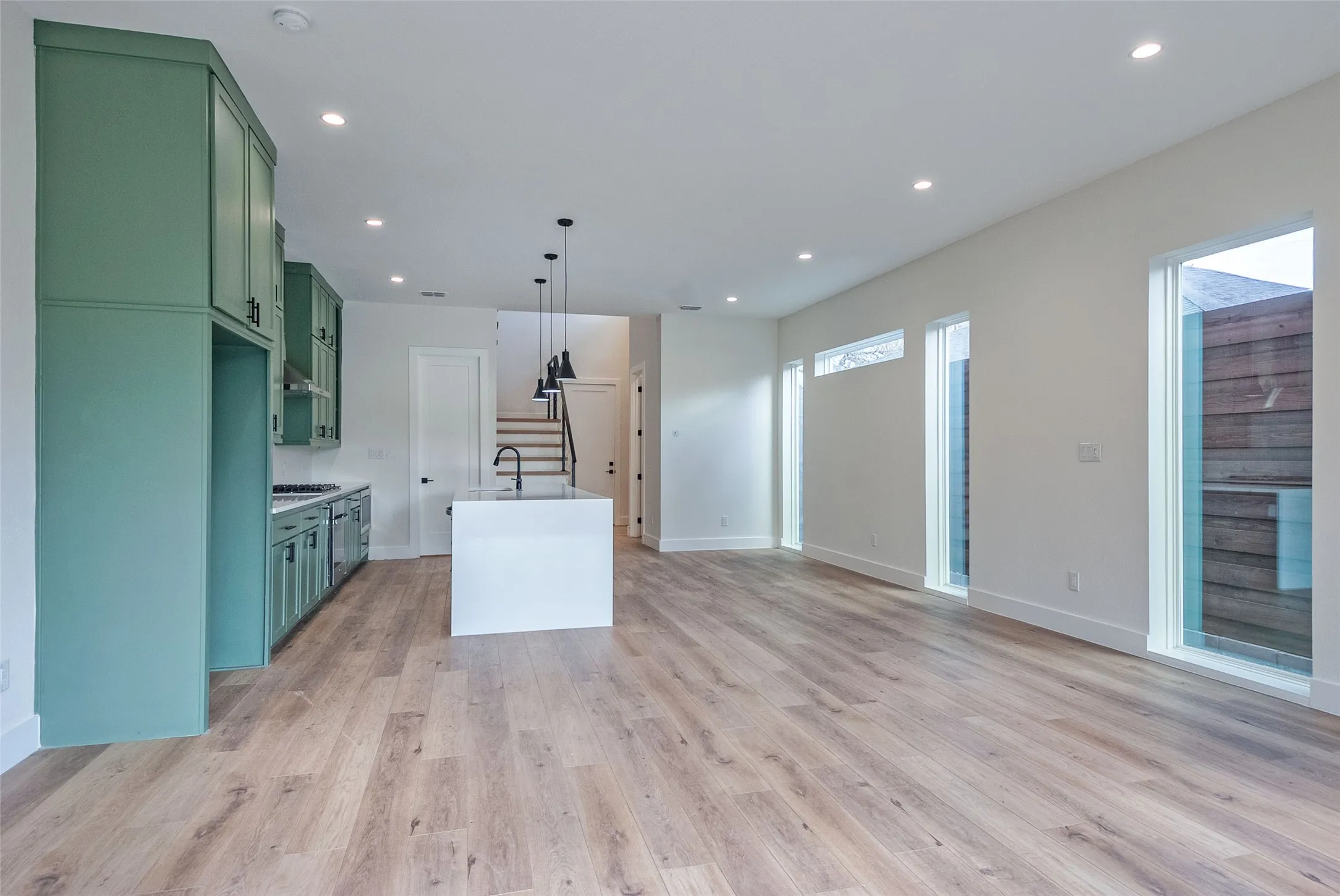 Single Family Residence For Sale in Dallas County , 519 Mount Auburn Avenue, Dallas, Texas 75223, 3 Bedroom, 3 Bathroom, 2 Garage spaces, 2,150 Sqft, built in 2020, mls#21129099, Real Estate Agent in Dallas, Homes For Sale in Dallas county, Homes For Sale in Dallas, Realtor in Dallas Texas, Real Estate Brokerage Independent Realty Texas, Luminita Cordes Realtor
