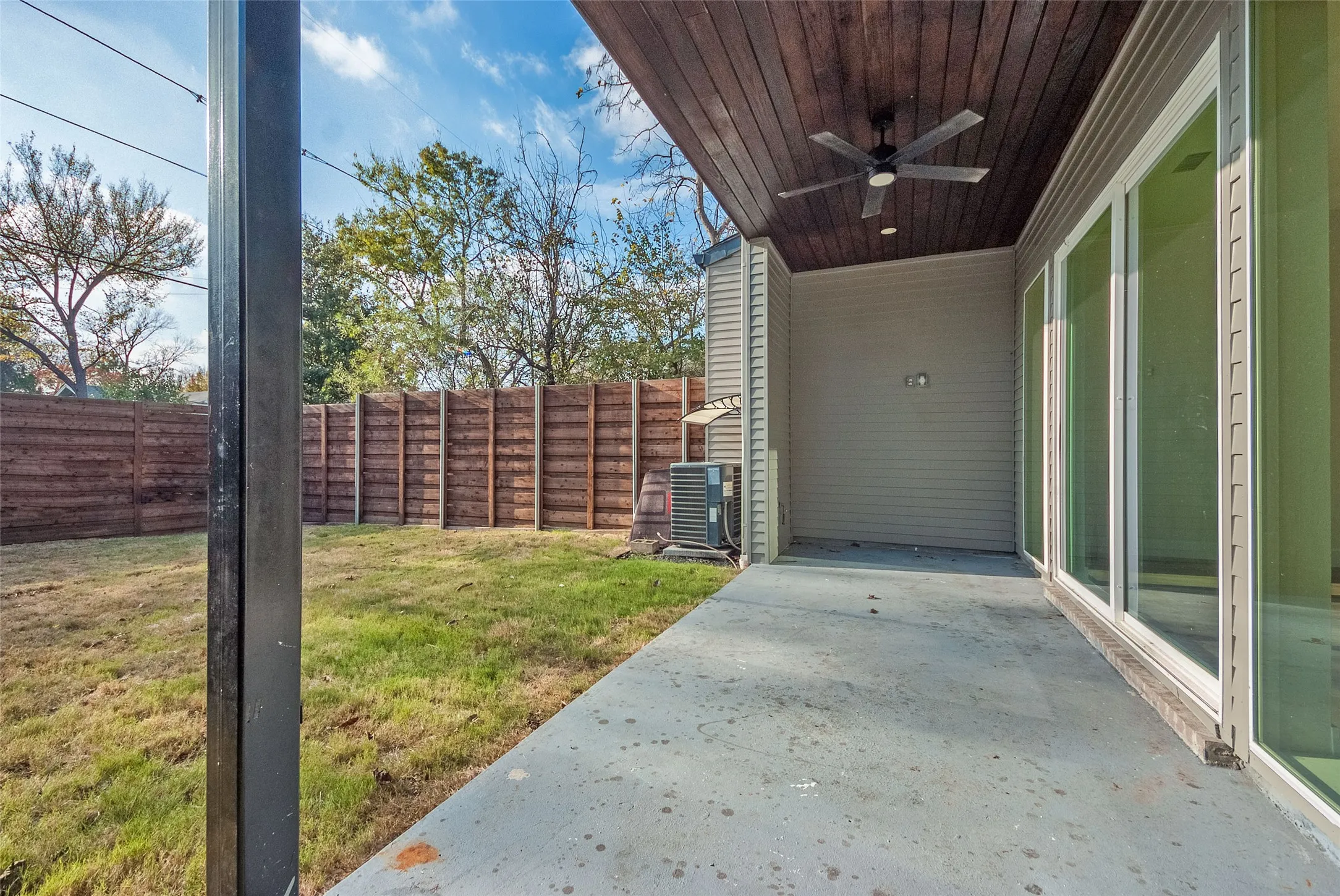 Single Family Residence For Sale in Dallas County , 519 Mount Auburn Avenue, Dallas, Texas 75223, 3 Bedroom, 3 Bathroom, 2 Garage spaces, 2,150 Sqft, built in 2020, mls#21129099, Real Estate Agent in Dallas, Homes For Sale in Dallas county, Homes For Sale in Dallas, Realtor in Dallas Texas, Real Estate Brokerage Independent Realty Texas, Luminita Cordes Realtor