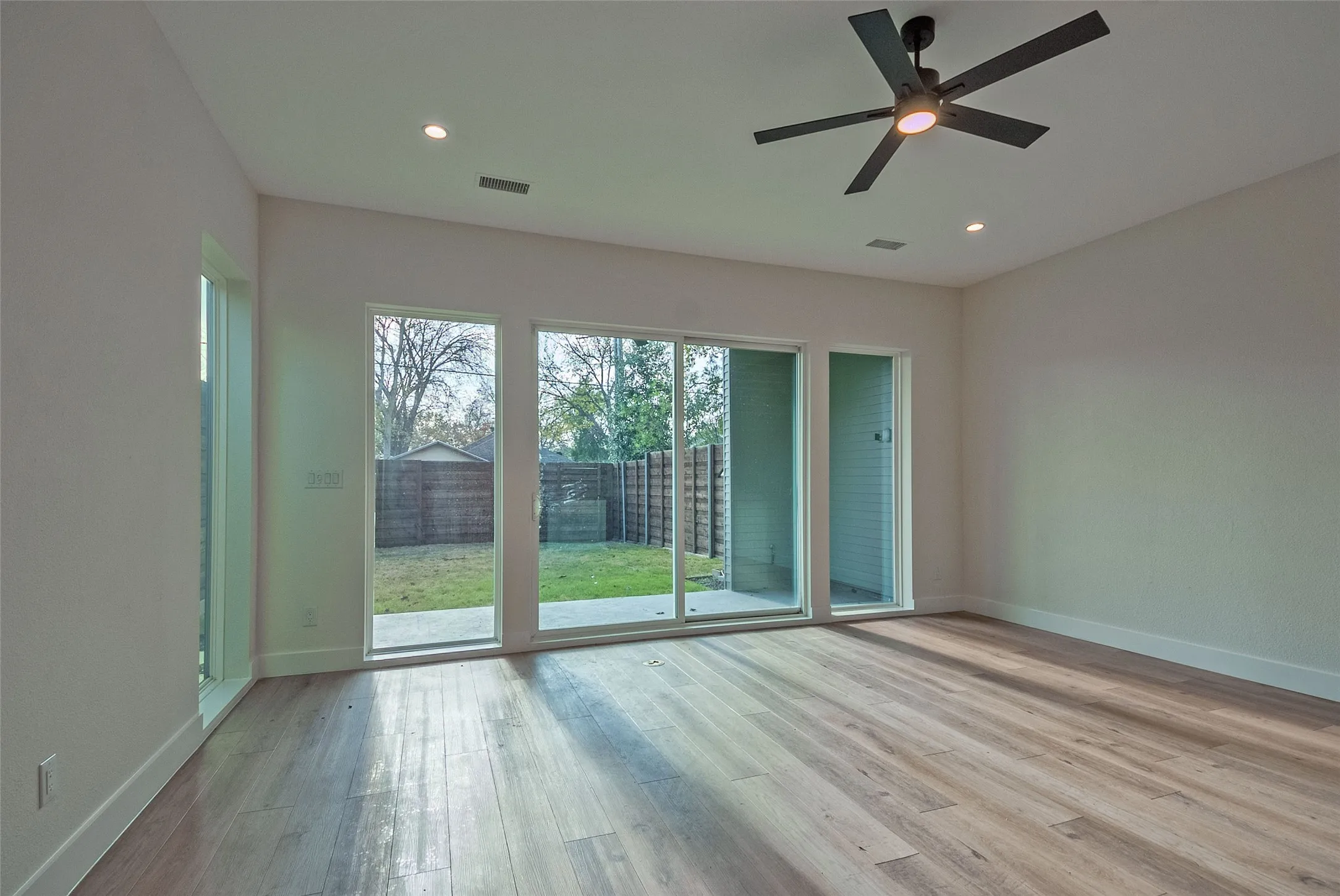 Single Family Residence For Sale in Dallas County , 519 Mount Auburn Avenue, Dallas, Texas 75223, 3 Bedroom, 3 Bathroom, 2 Garage spaces, 2,150 Sqft, built in 2020, mls#21129099, Real Estate Agent in Dallas, Homes For Sale in Dallas county, Homes For Sale in Dallas, Realtor in Dallas Texas, Real Estate Brokerage Independent Realty Texas, Luminita Cordes Realtor