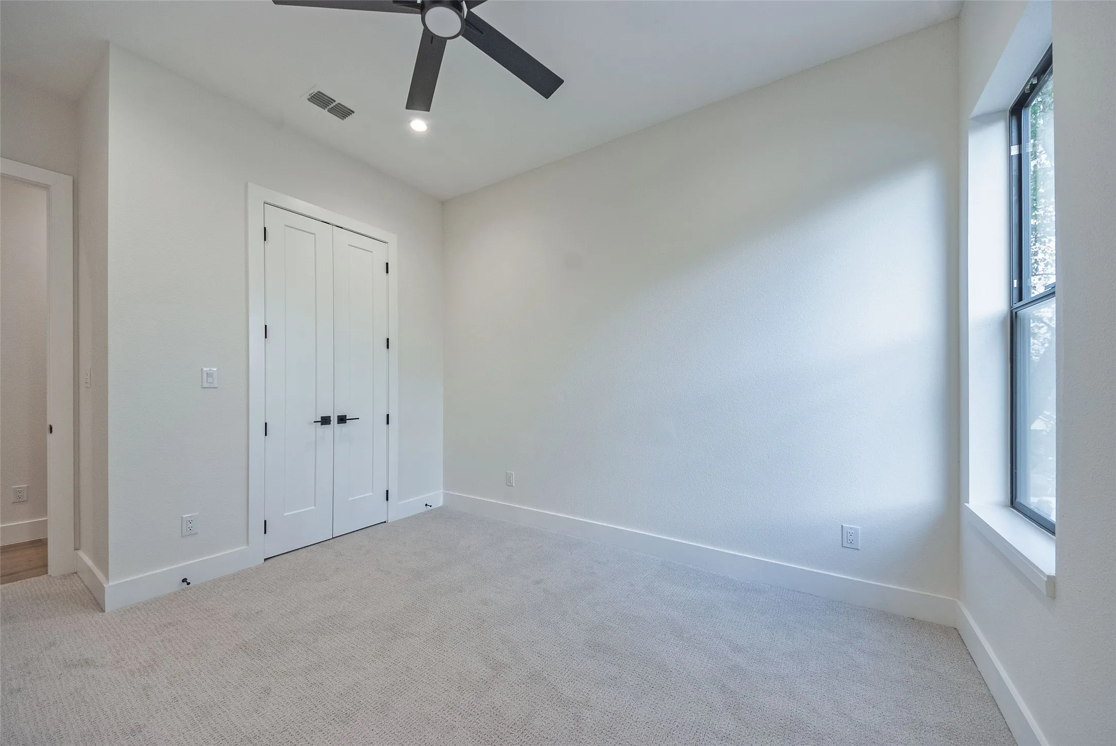 Single Family Residence For Sale in Dallas County , 519 Mount Auburn Avenue, Dallas, Texas 75223, 3 Bedroom, 3 Bathroom, 2 Garage spaces, 2,150 Sqft, built in 2020, mls#21129099, Real Estate Agent in Dallas, Homes For Sale in Dallas county, Homes For Sale in Dallas, Realtor in Dallas Texas, Real Estate Brokerage Independent Realty Texas, Luminita Cordes Realtor
