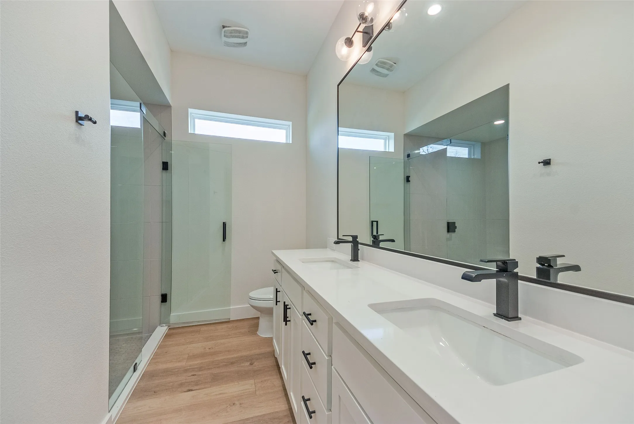 Single Family Residence For Sale in Dallas County , 519 Mount Auburn Avenue, Dallas, Texas 75223, 3 Bedroom, 3 Bathroom, 2 Garage spaces, 2,150 Sqft, built in 2020, mls#21129099, Real Estate Agent in Dallas, Homes For Sale in Dallas county, Homes For Sale in Dallas, Realtor in Dallas Texas, Real Estate Brokerage Independent Realty Texas, Luminita Cordes Realtor