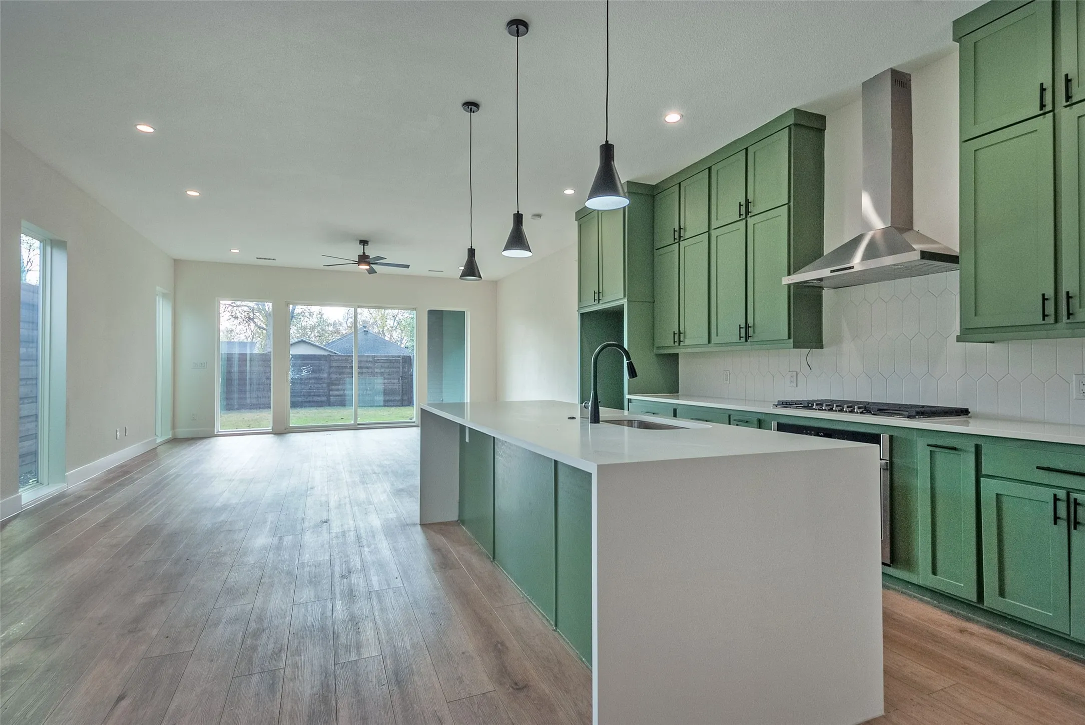 Single Family Residence For Sale in Dallas County , 519 Mount Auburn Avenue, Dallas, Texas 75223, 3 Bedroom, 3 Bathroom, 2 Garage spaces, 2,150 Sqft, built in 2020, mls#21129099, Real Estate Agent in Dallas, Homes For Sale in Dallas county, Homes For Sale in Dallas, Realtor in Dallas Texas, Real Estate Brokerage Independent Realty Texas, Luminita Cordes Realtor